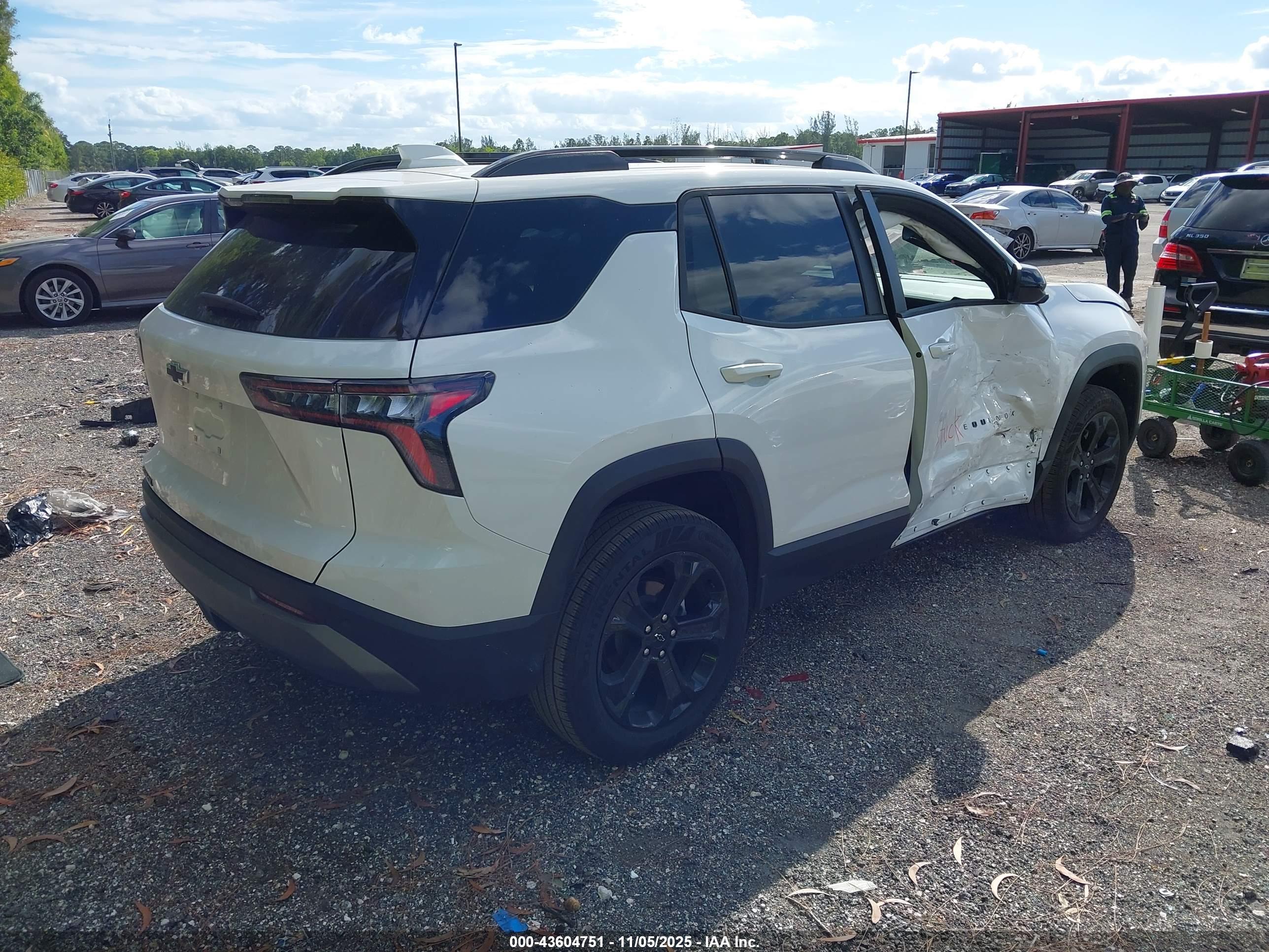 CHEVROLET EQUINOX image 4
