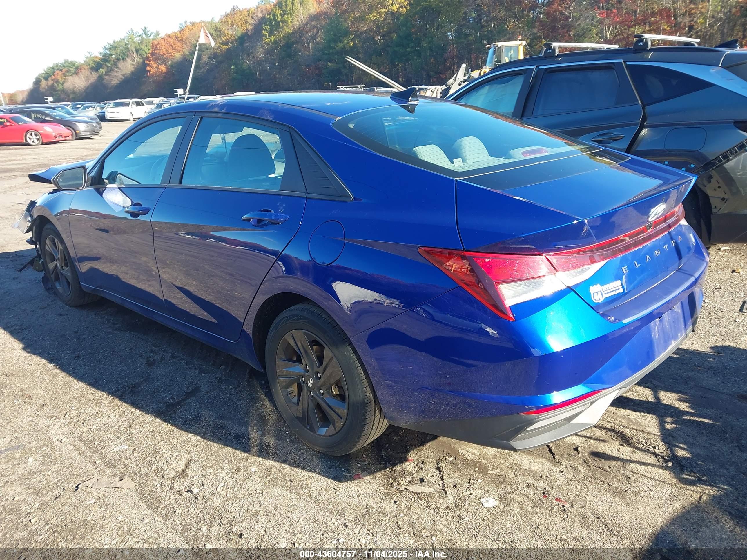HYUNDAI ELANTRA image 3