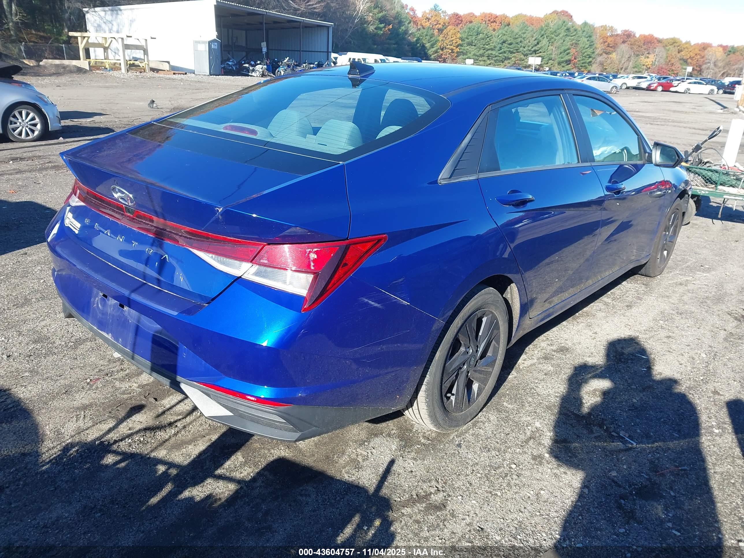 HYUNDAI ELANTRA image 4