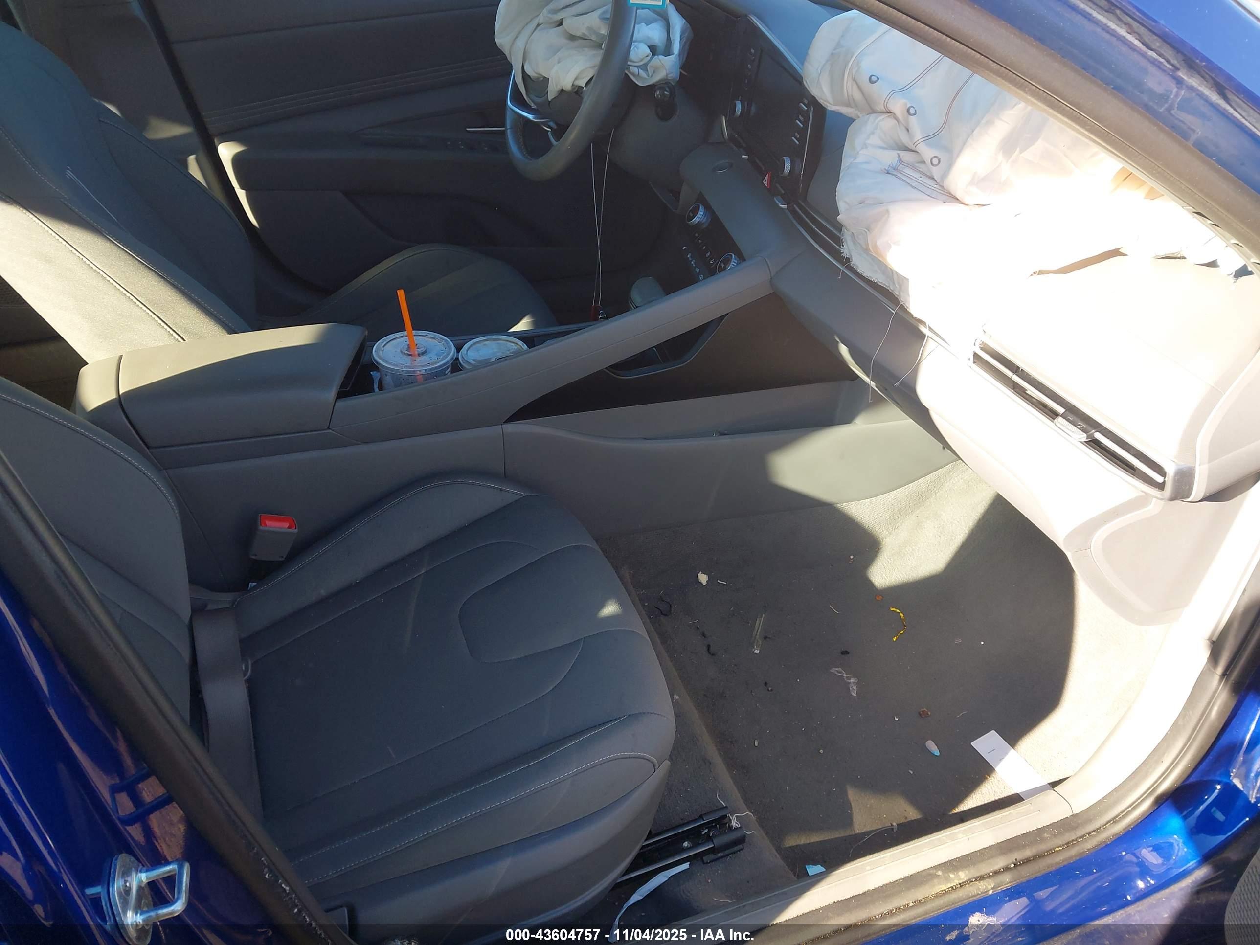 HYUNDAI ELANTRA image 5