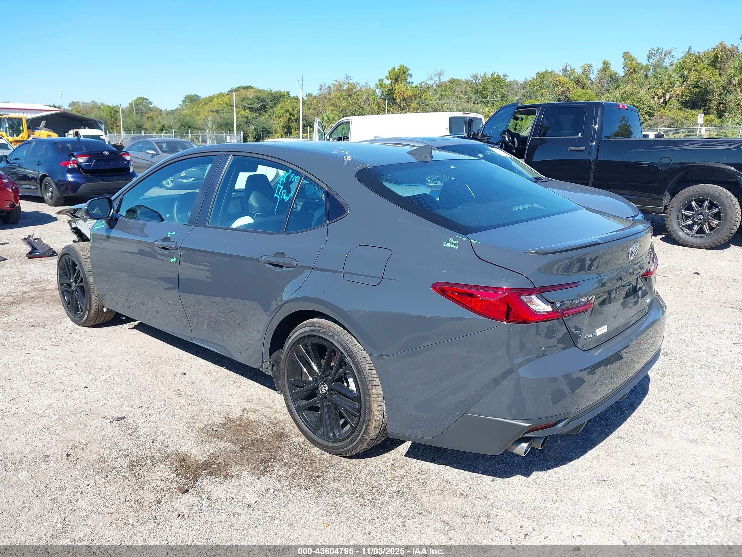 TOYOTA CAMRY image 3