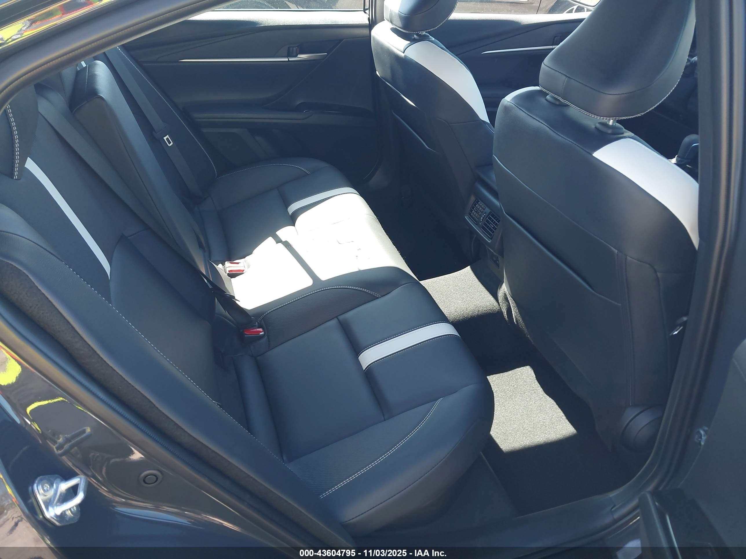 TOYOTA CAMRY image 8