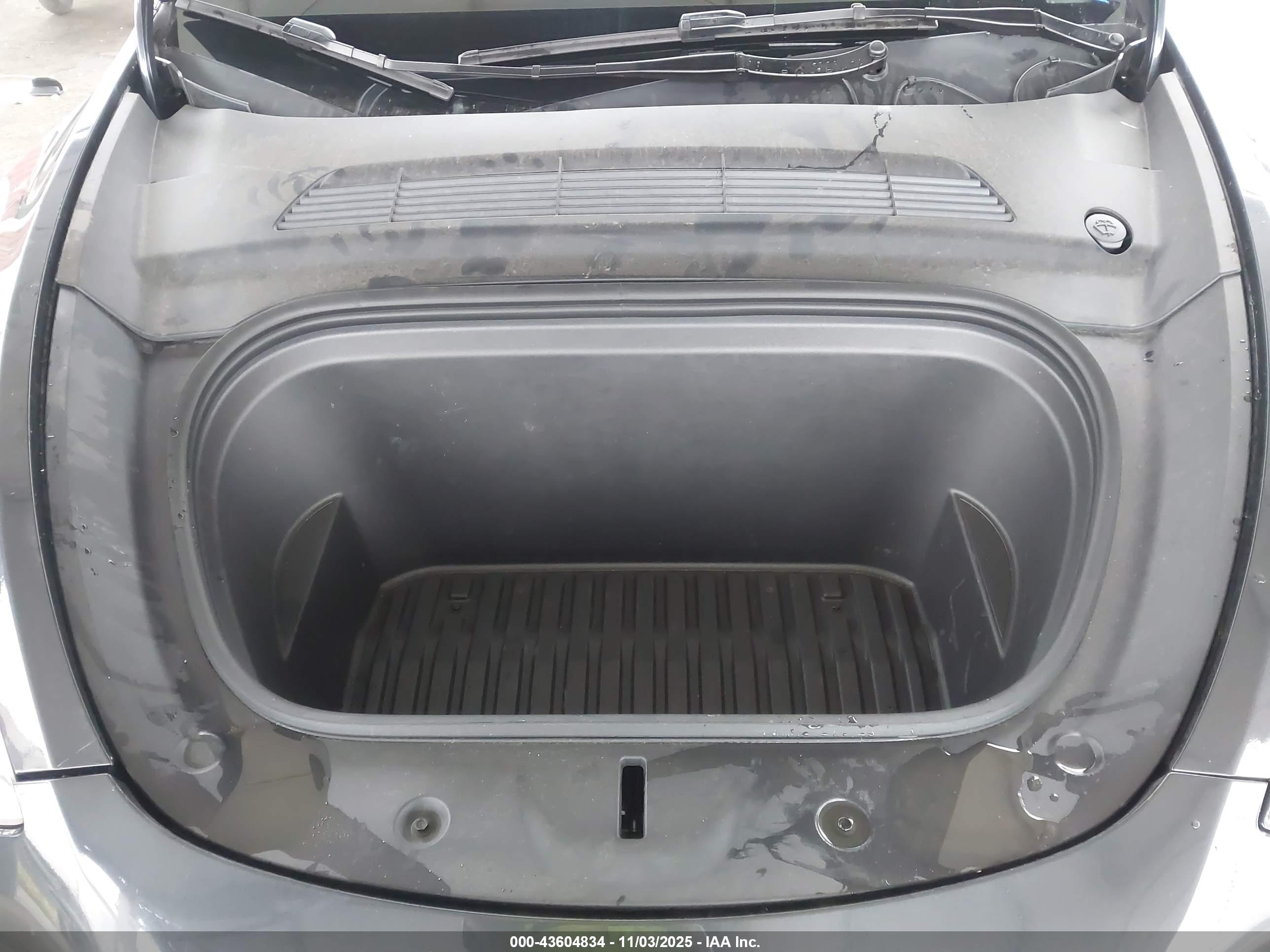 TESLA MODEL image 10
