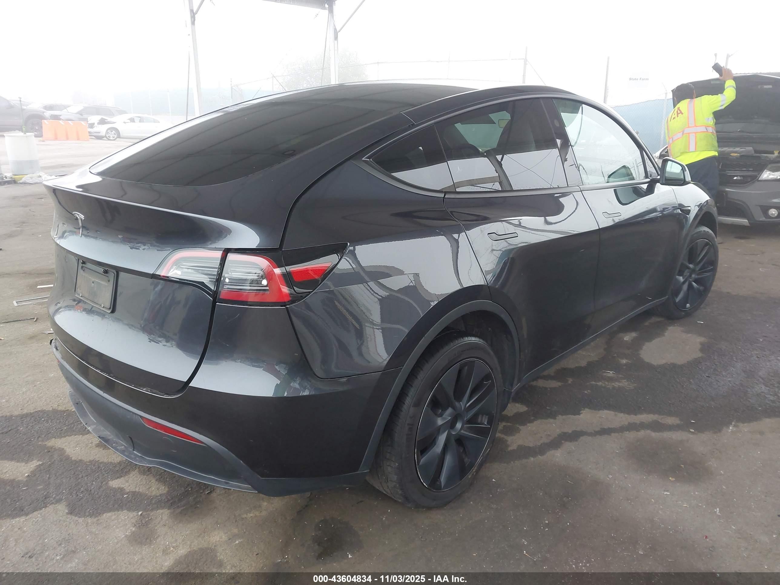 TESLA MODEL image 4