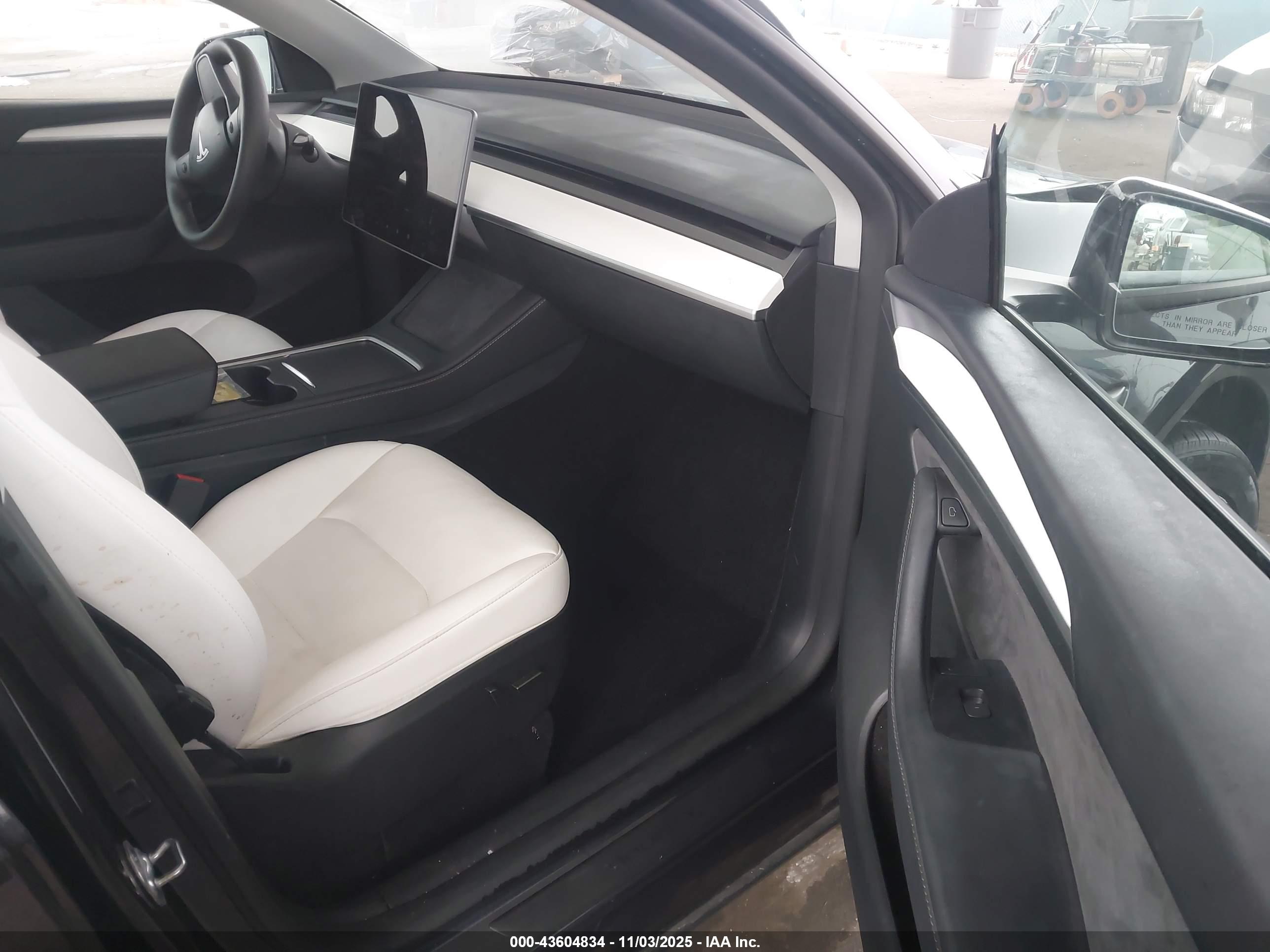 TESLA MODEL image 5