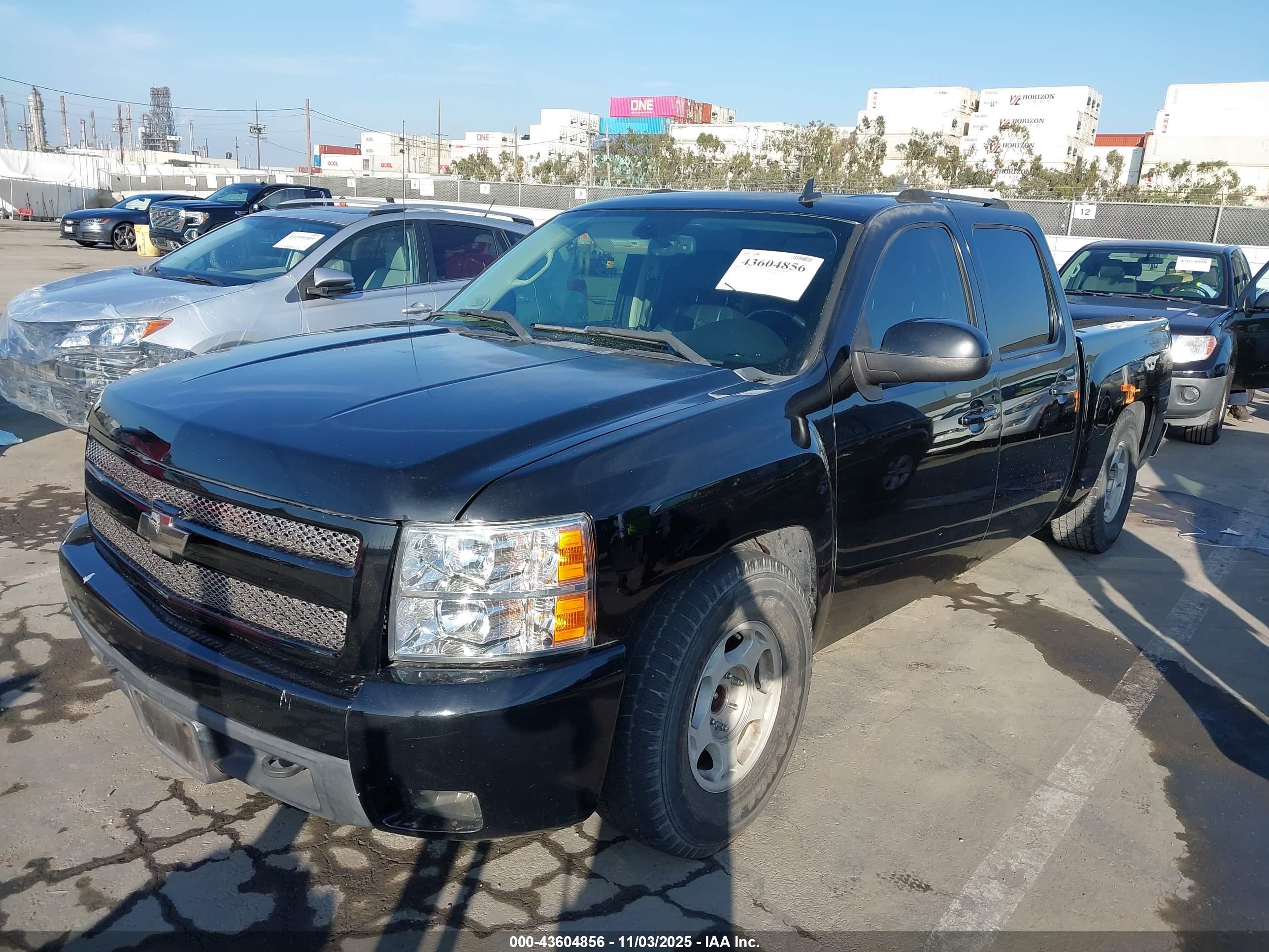 CHEVROLET SILVERADO image 2