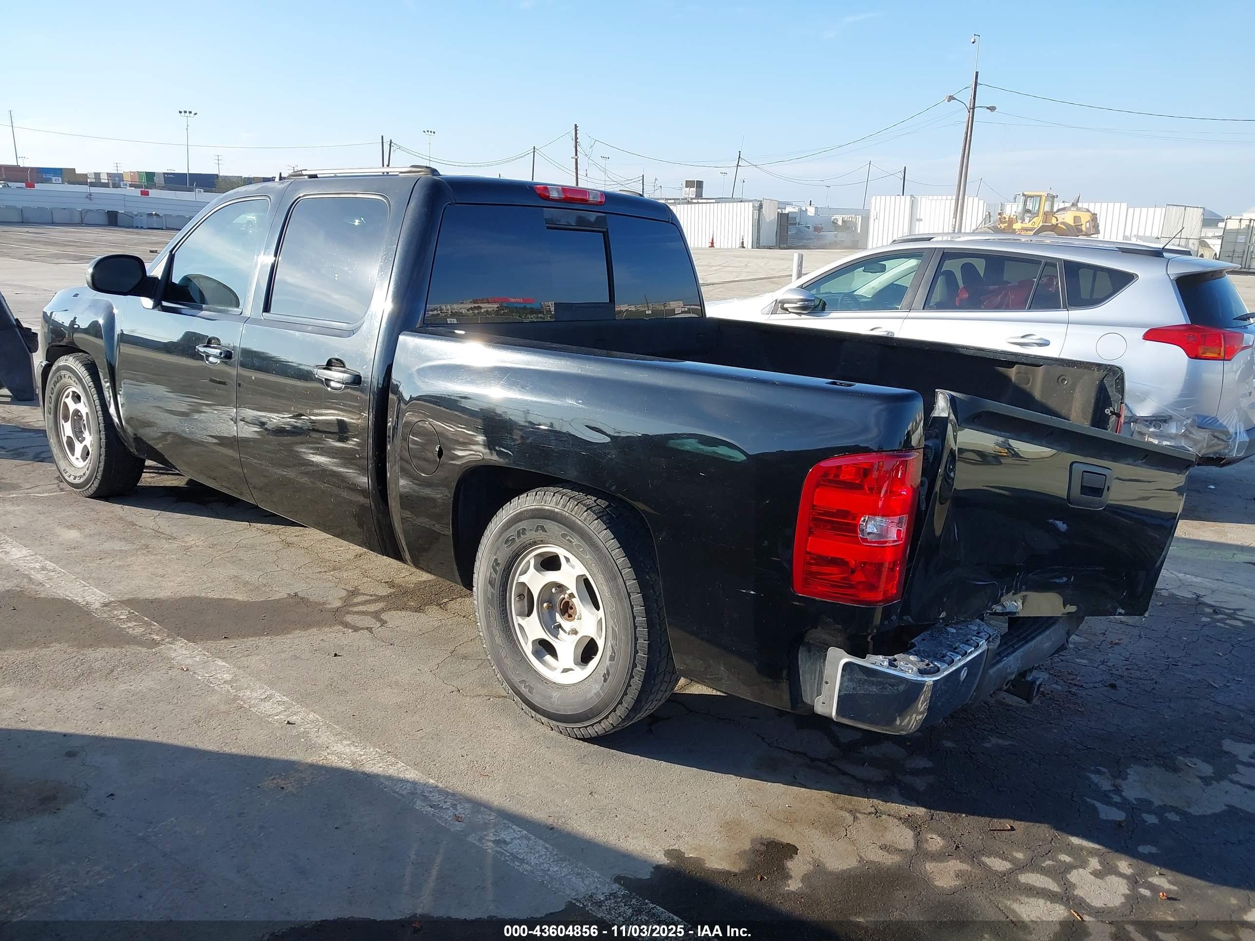 CHEVROLET SILVERADO image 3