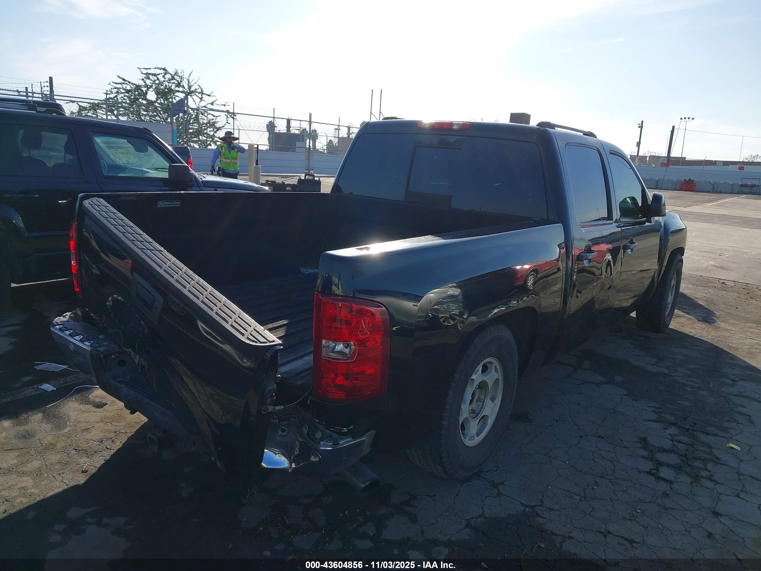 CHEVROLET SILVERADO image 4