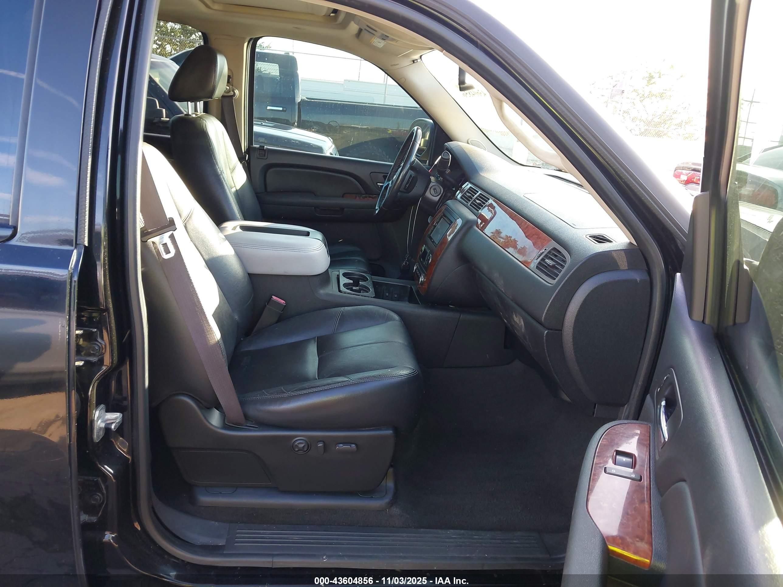 CHEVROLET SILVERADO image 5