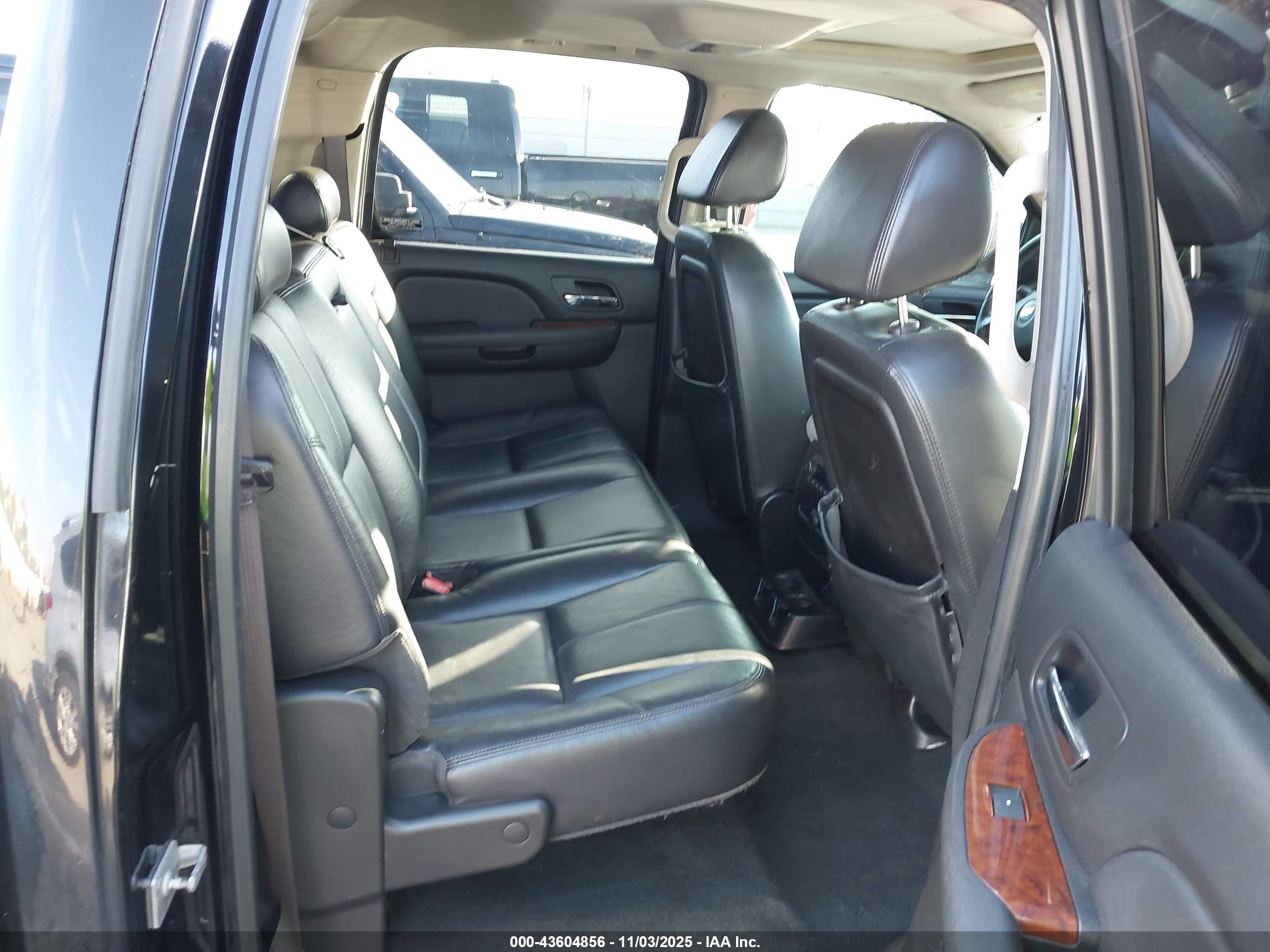 CHEVROLET SILVERADO image 8