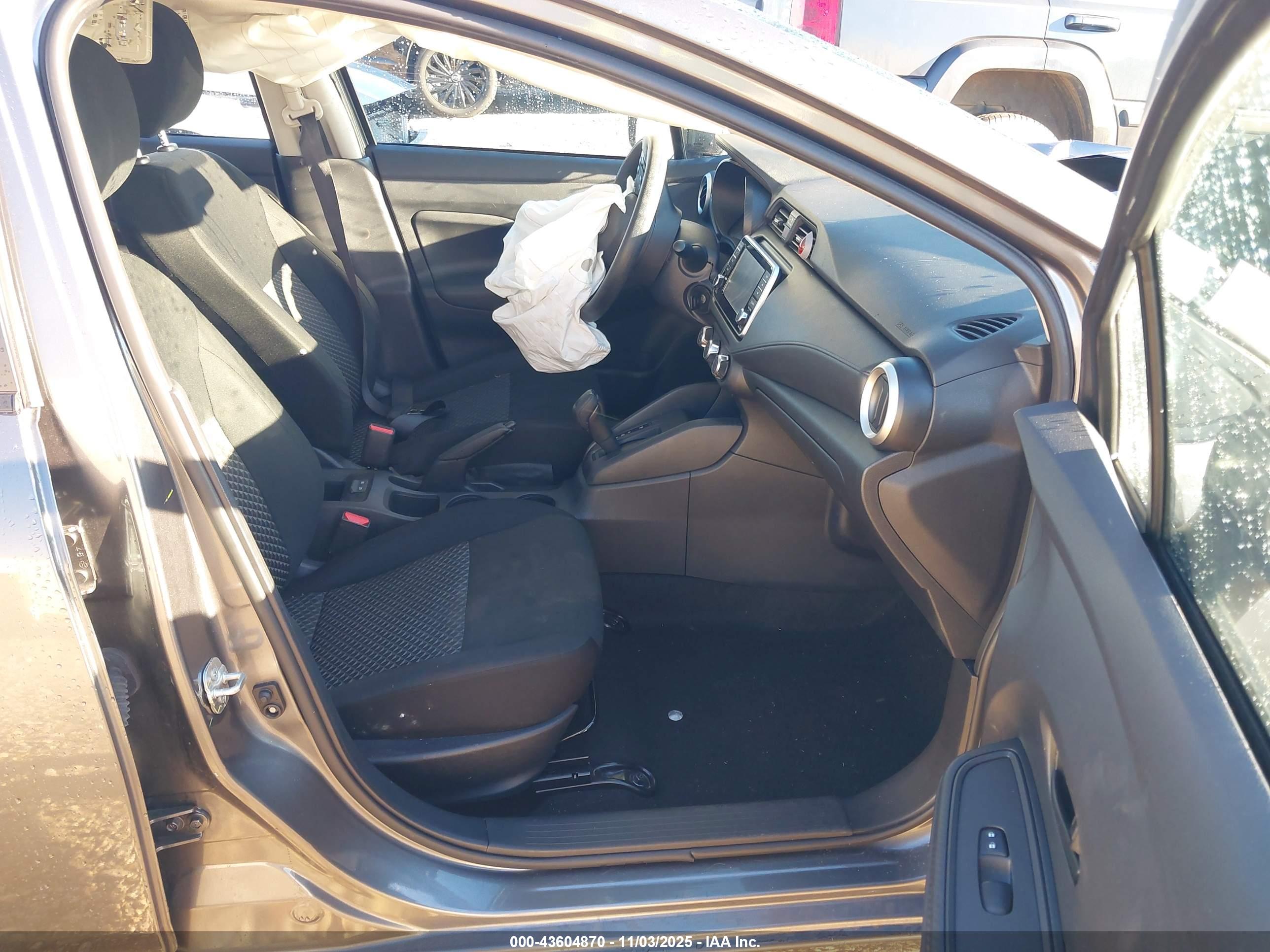 NISSAN VERSA image 5