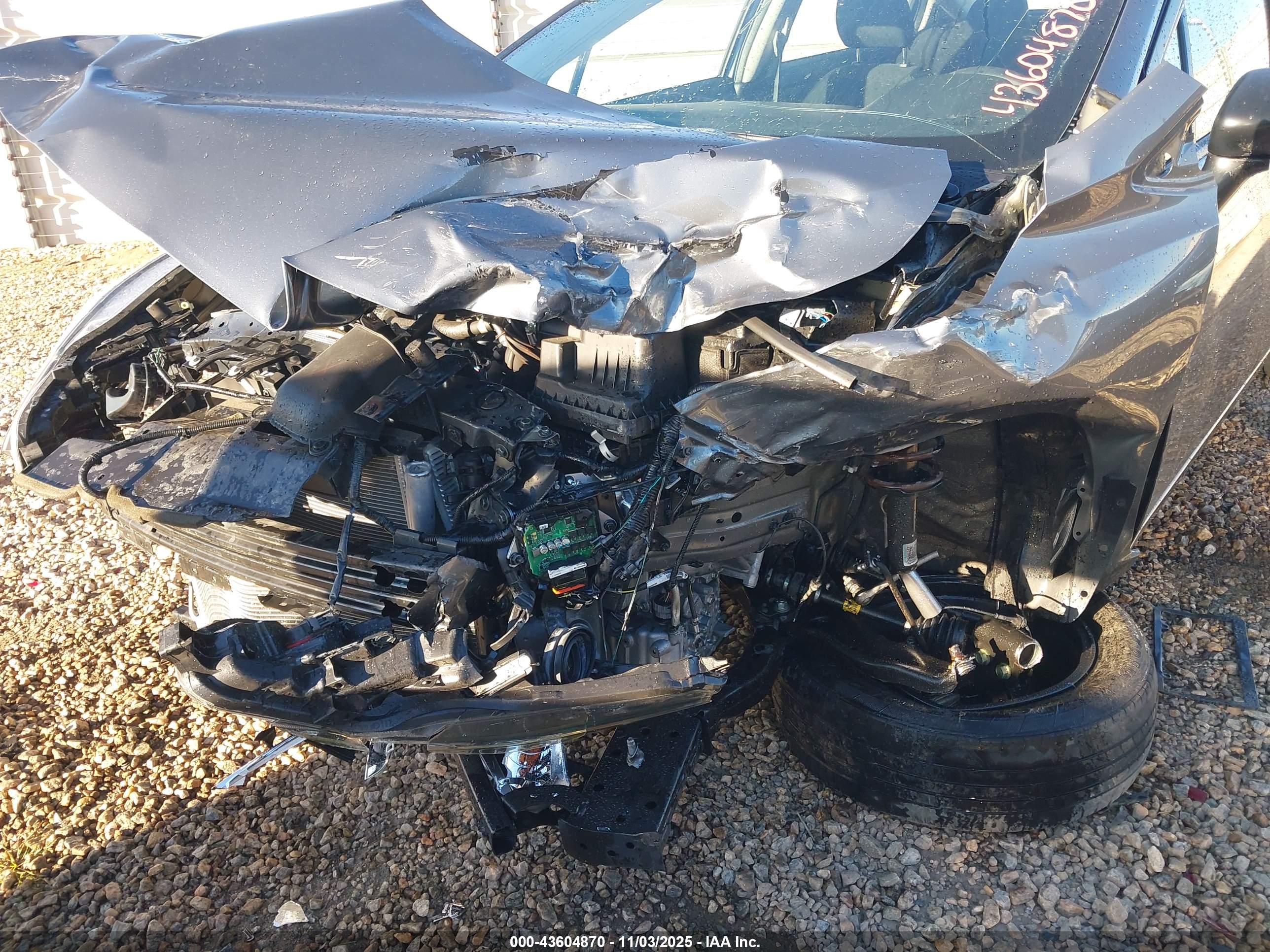 NISSAN VERSA image 6
