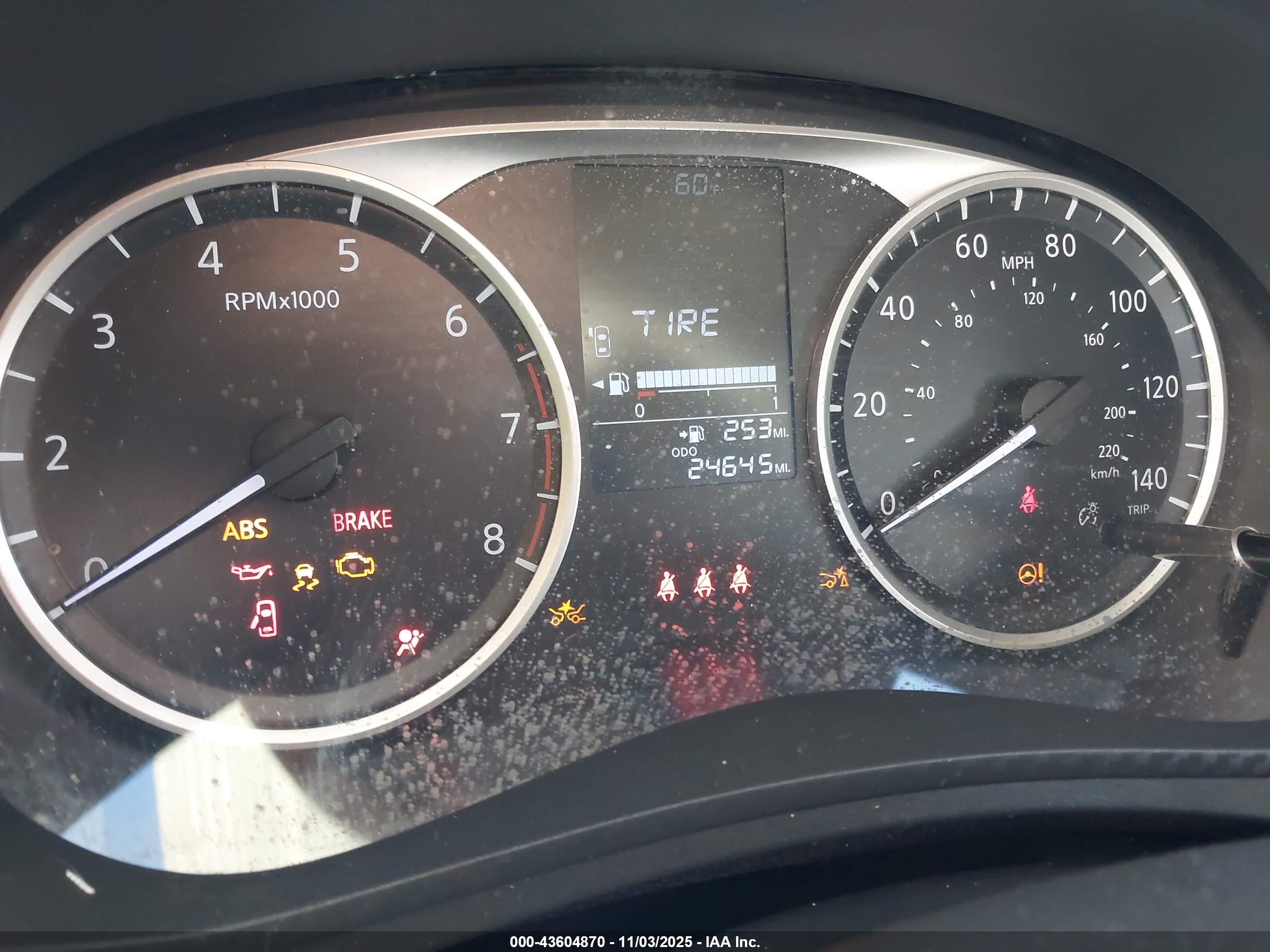 NISSAN VERSA image 7