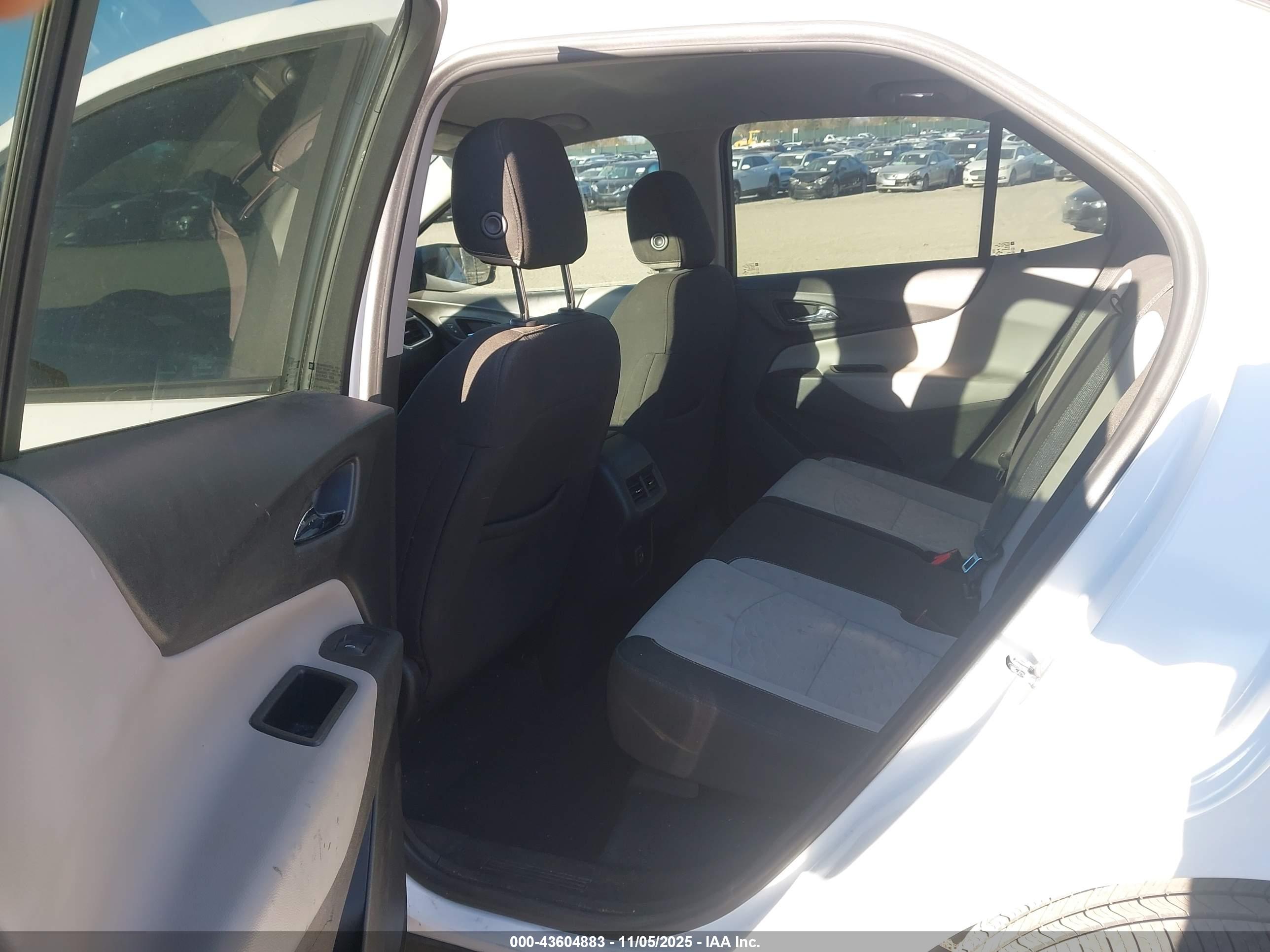 CHEVROLET EQUINOX image 8