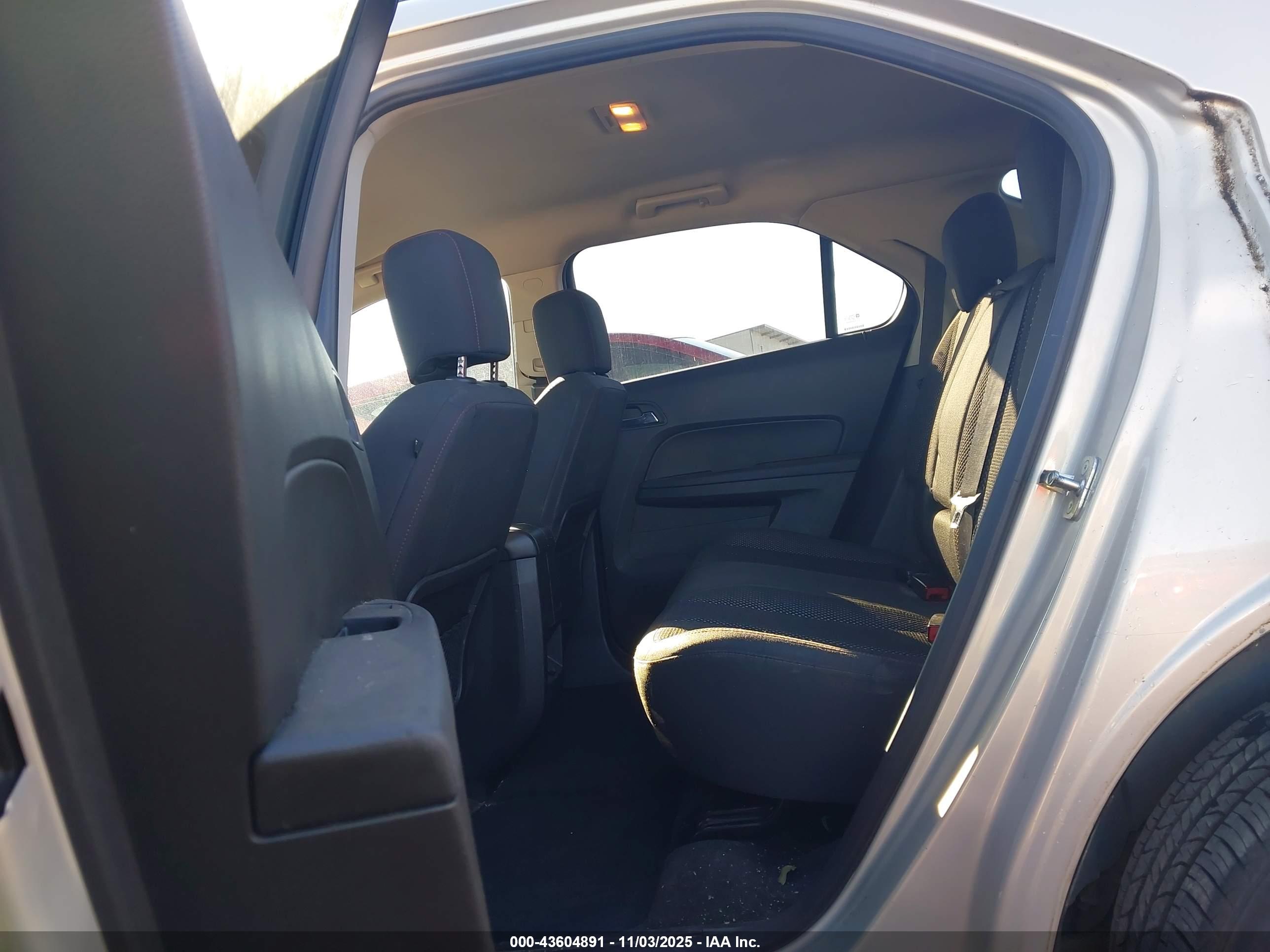 CHEVROLET EQUINOX image 8