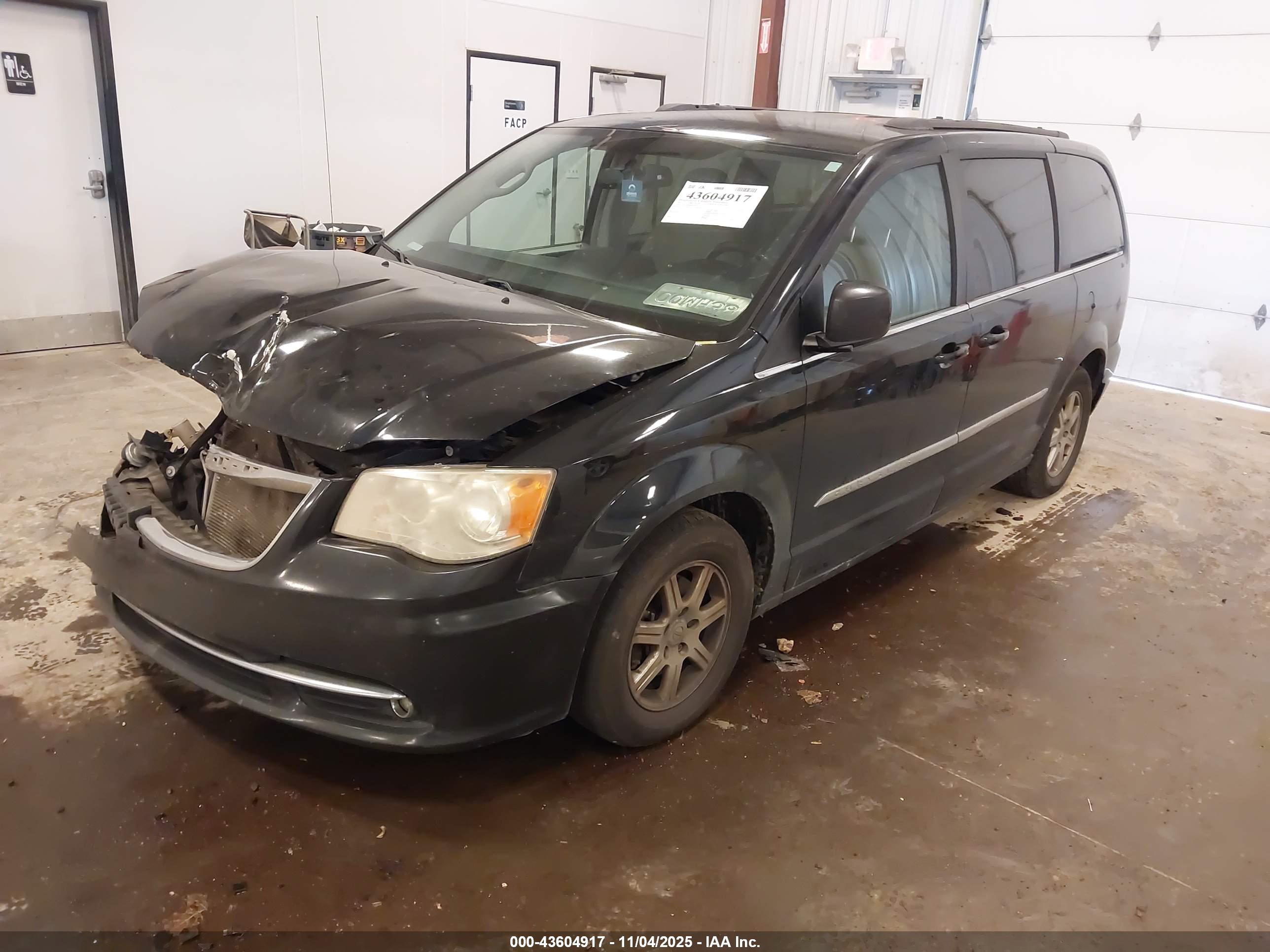 CHRYSLER TOWN image 2