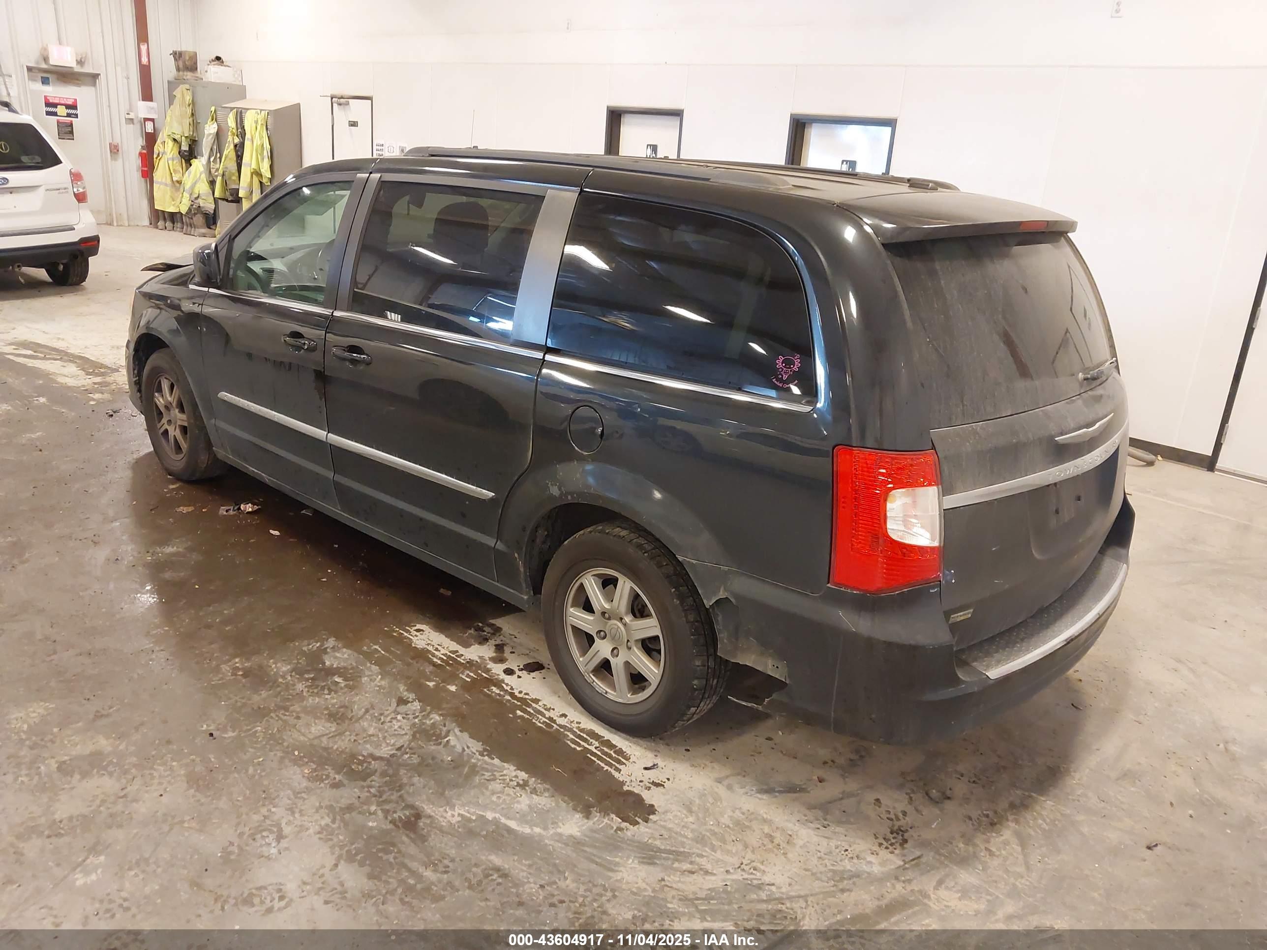 CHRYSLER TOWN image 3