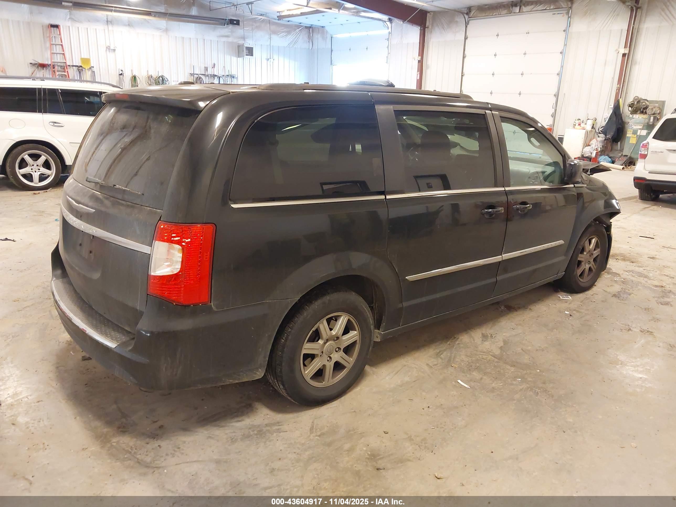 CHRYSLER TOWN image 4
