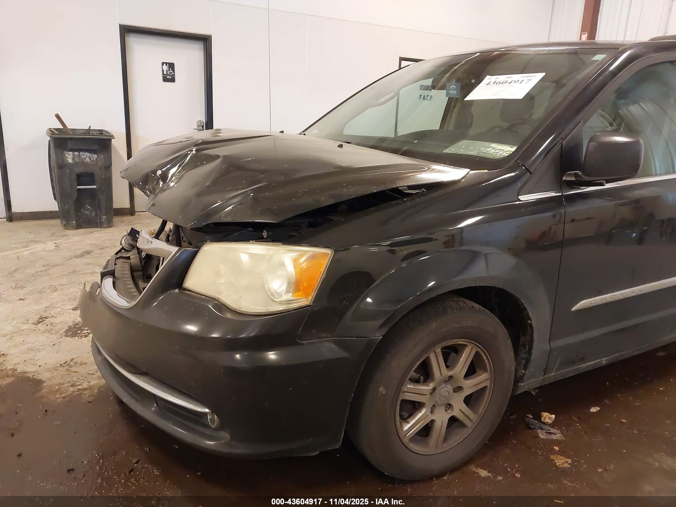 CHRYSLER TOWN image 6