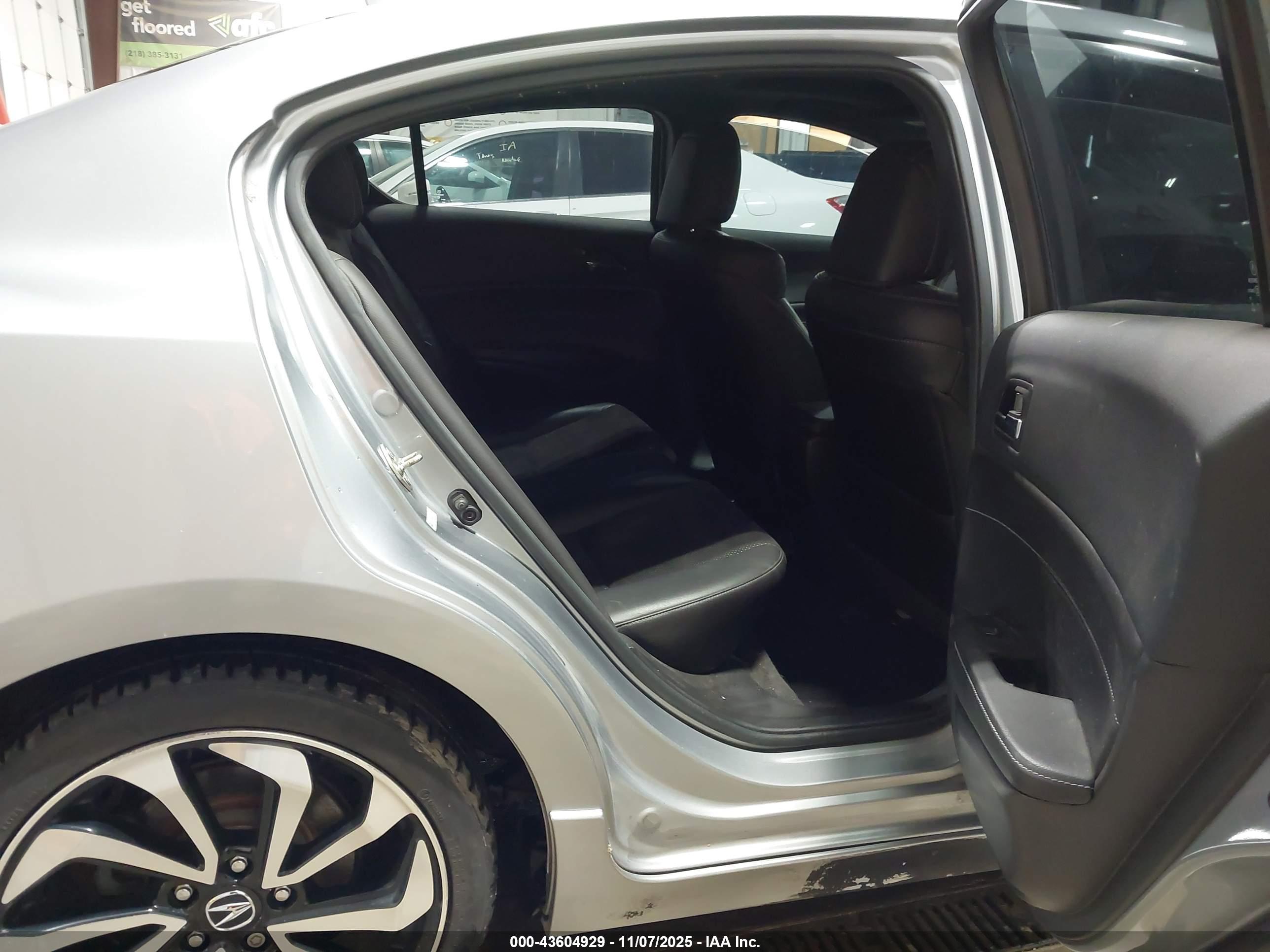 ACURA ILX image 8