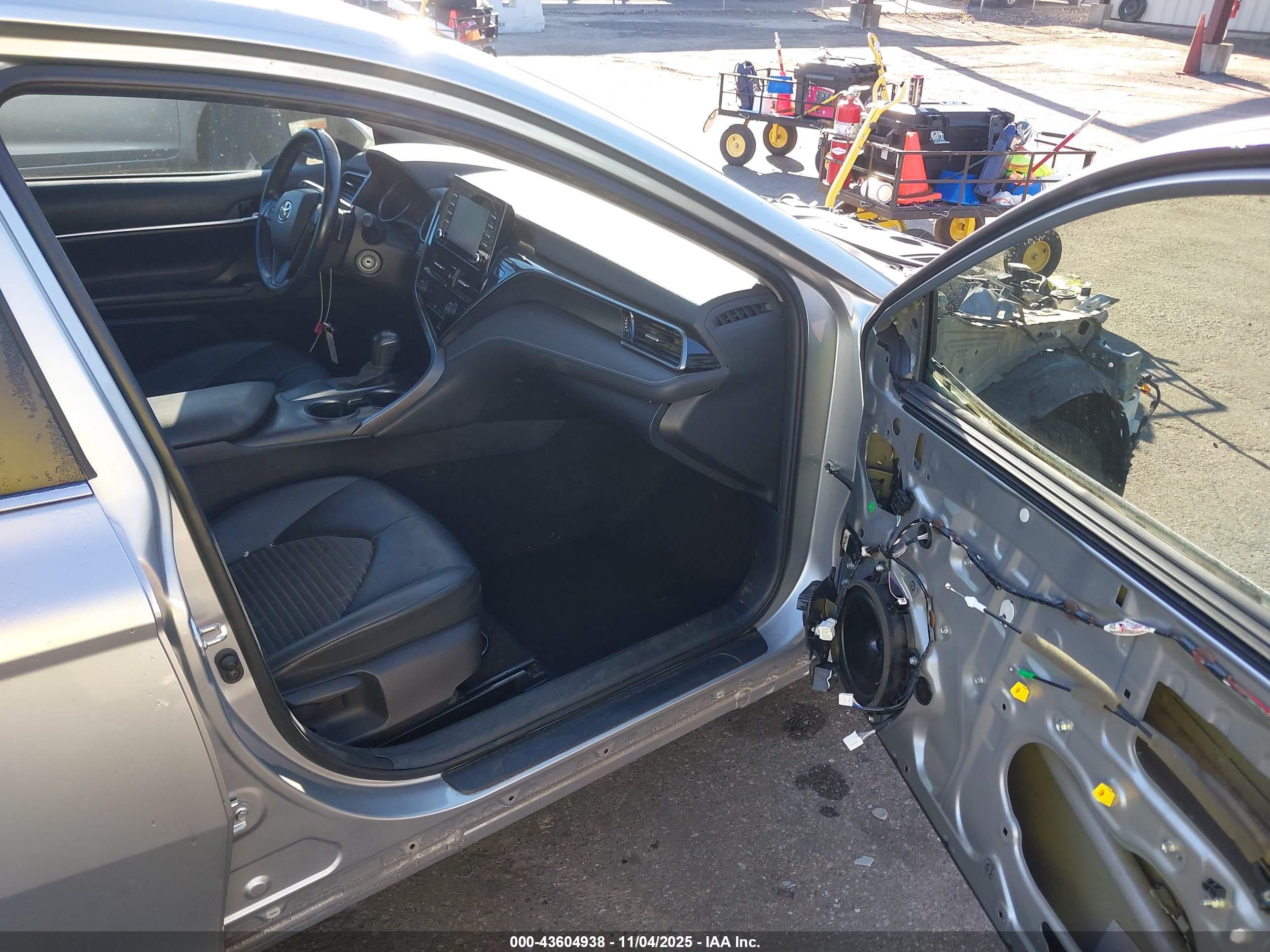TOYOTA CAMRY image 5