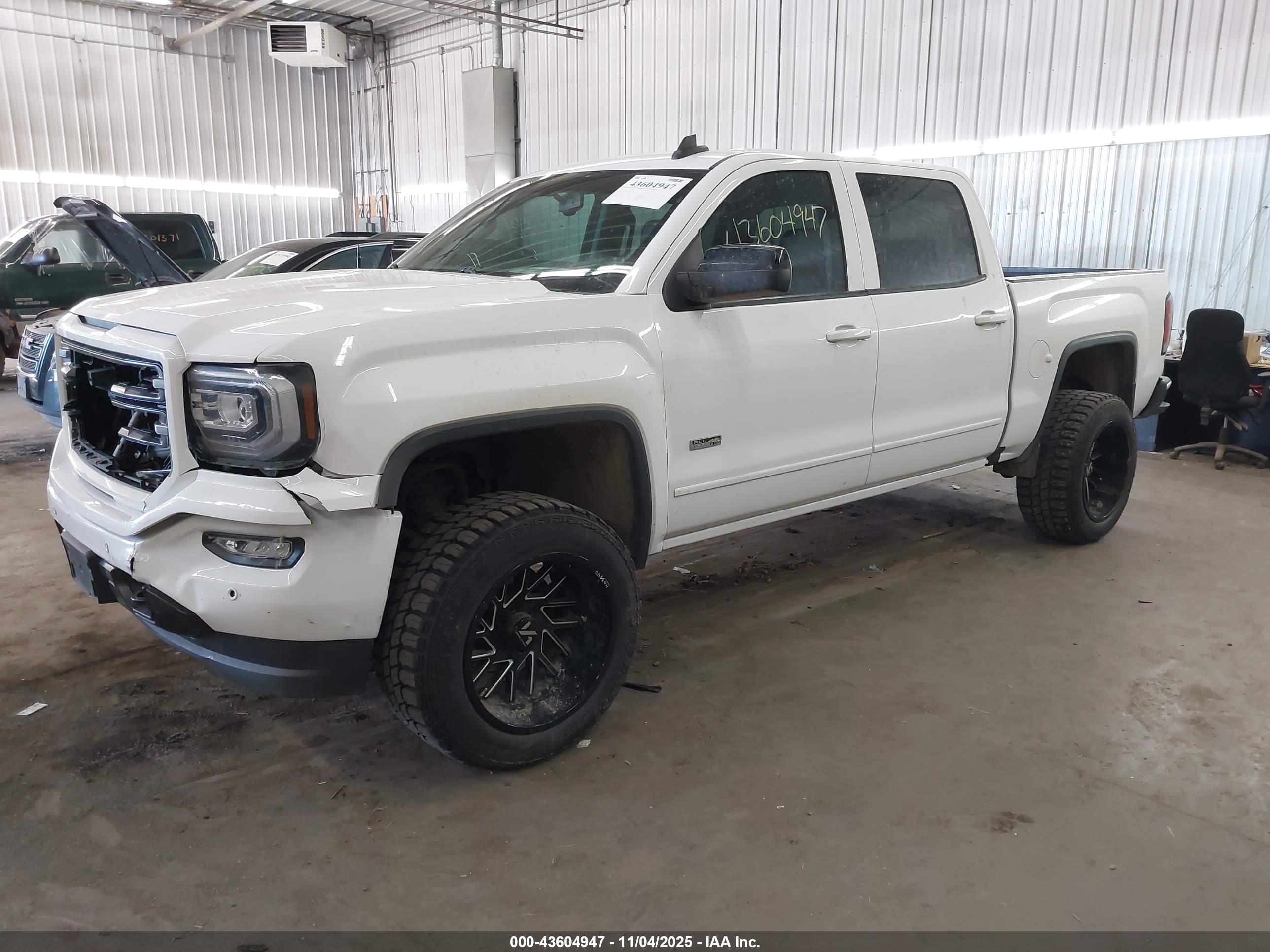 GMC SIERRA image 2