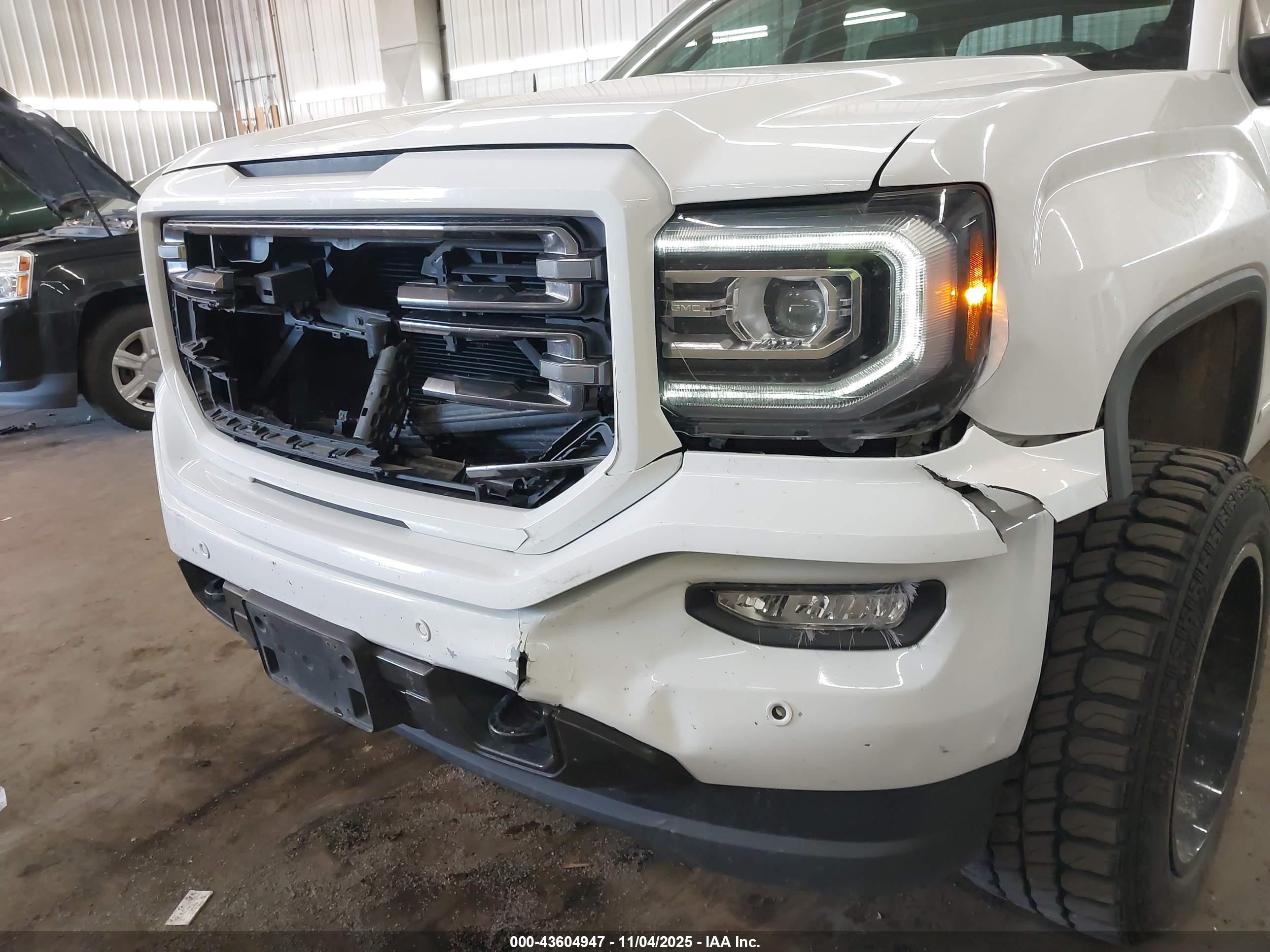 GMC SIERRA image 6