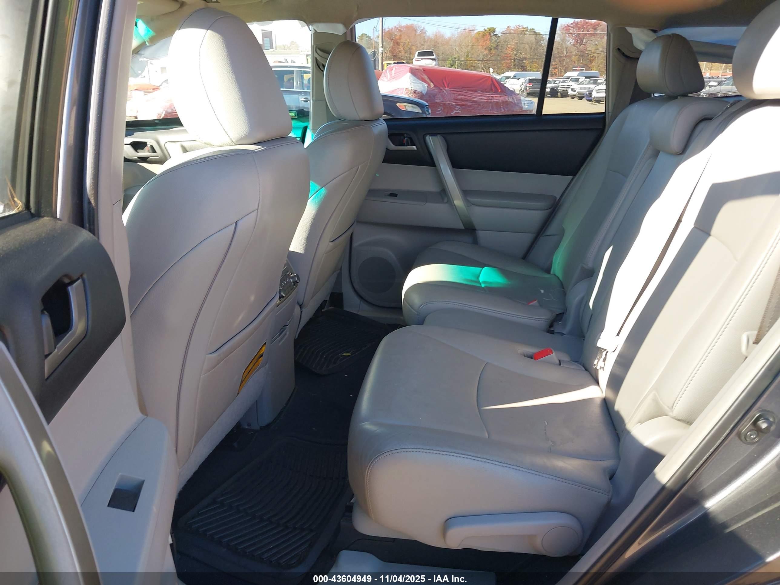 TOYOTA HIGHLANDER image 8