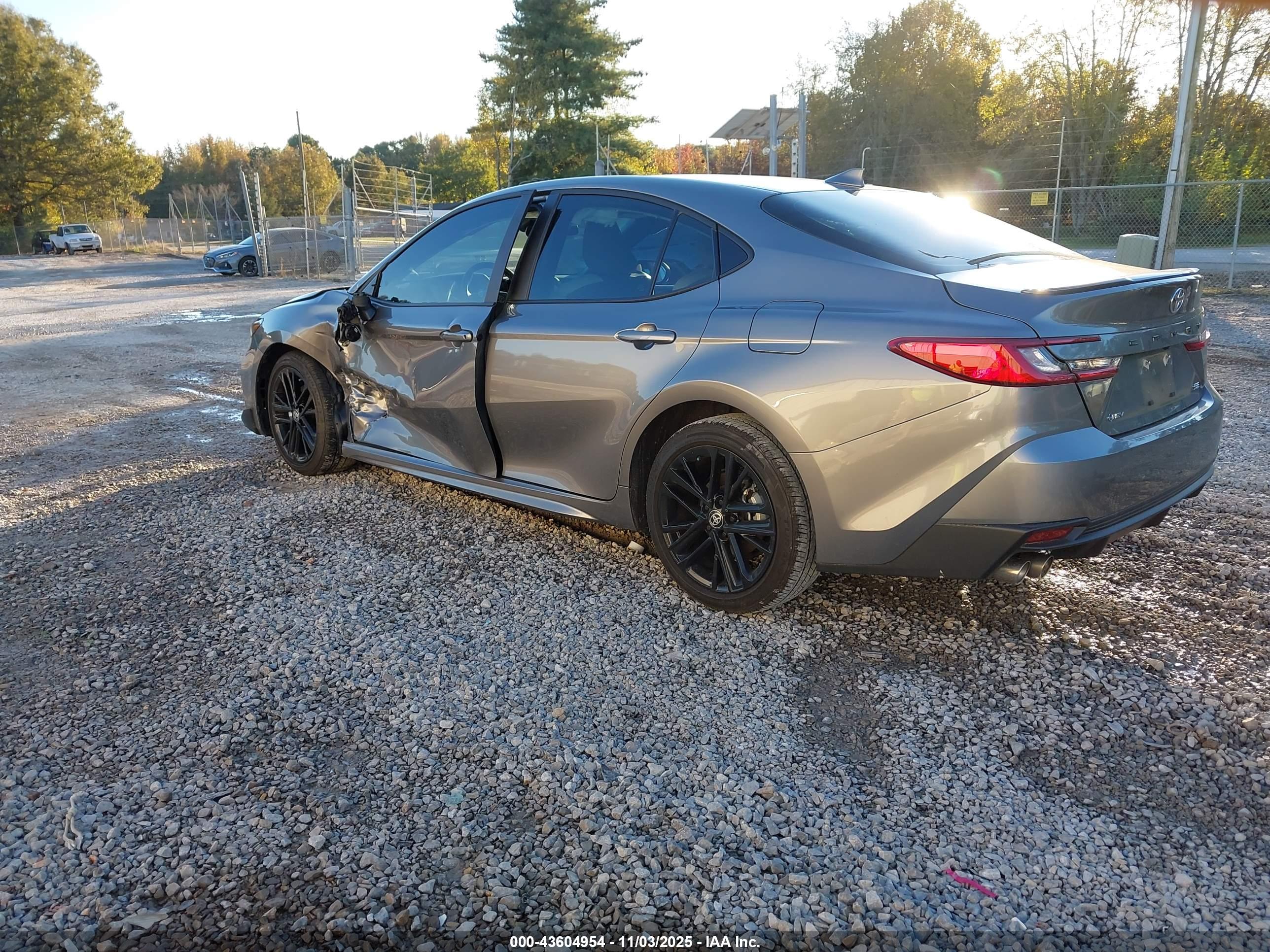 TOYOTA CAMRY image 3