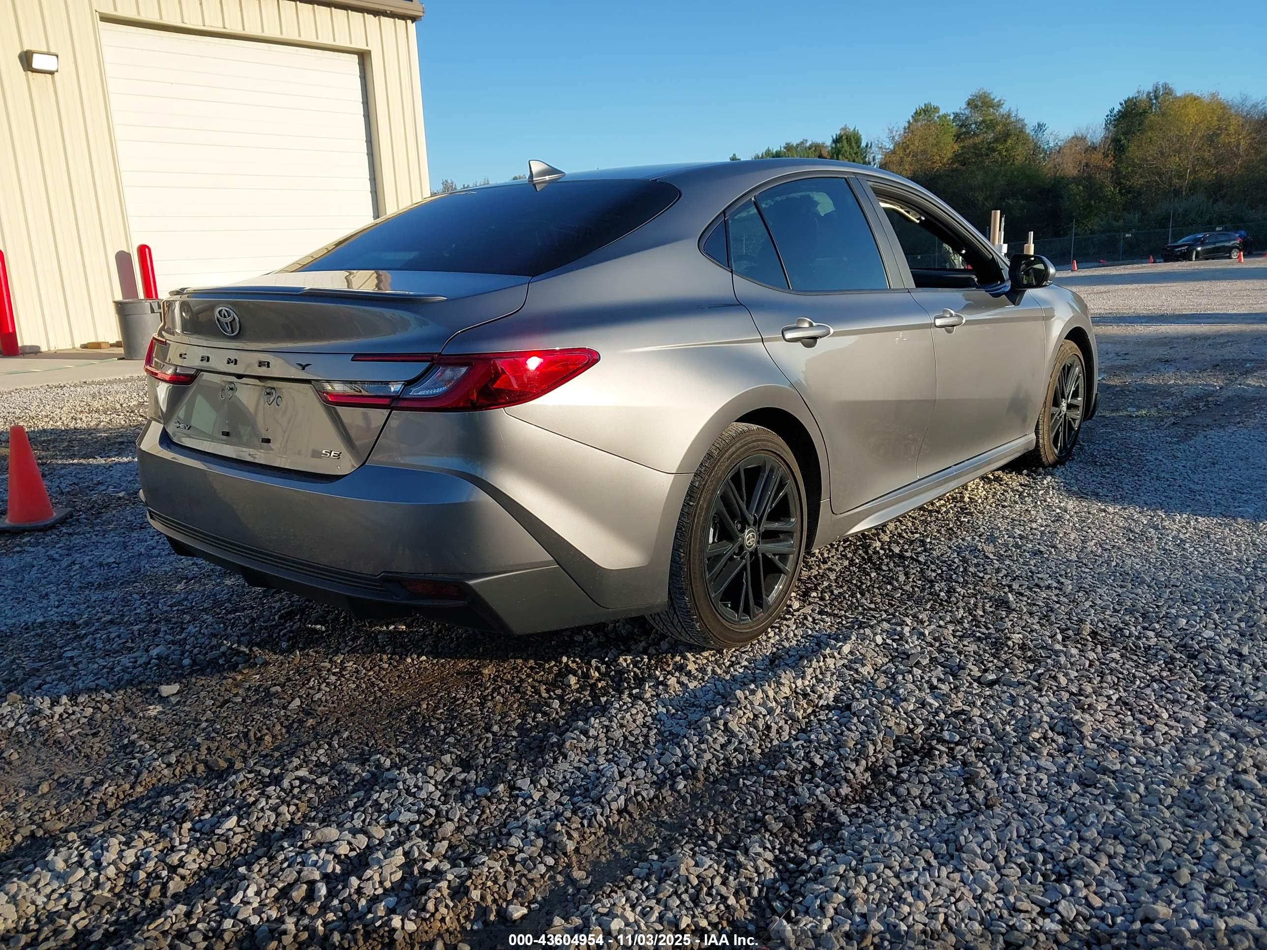 TOYOTA CAMRY image 4