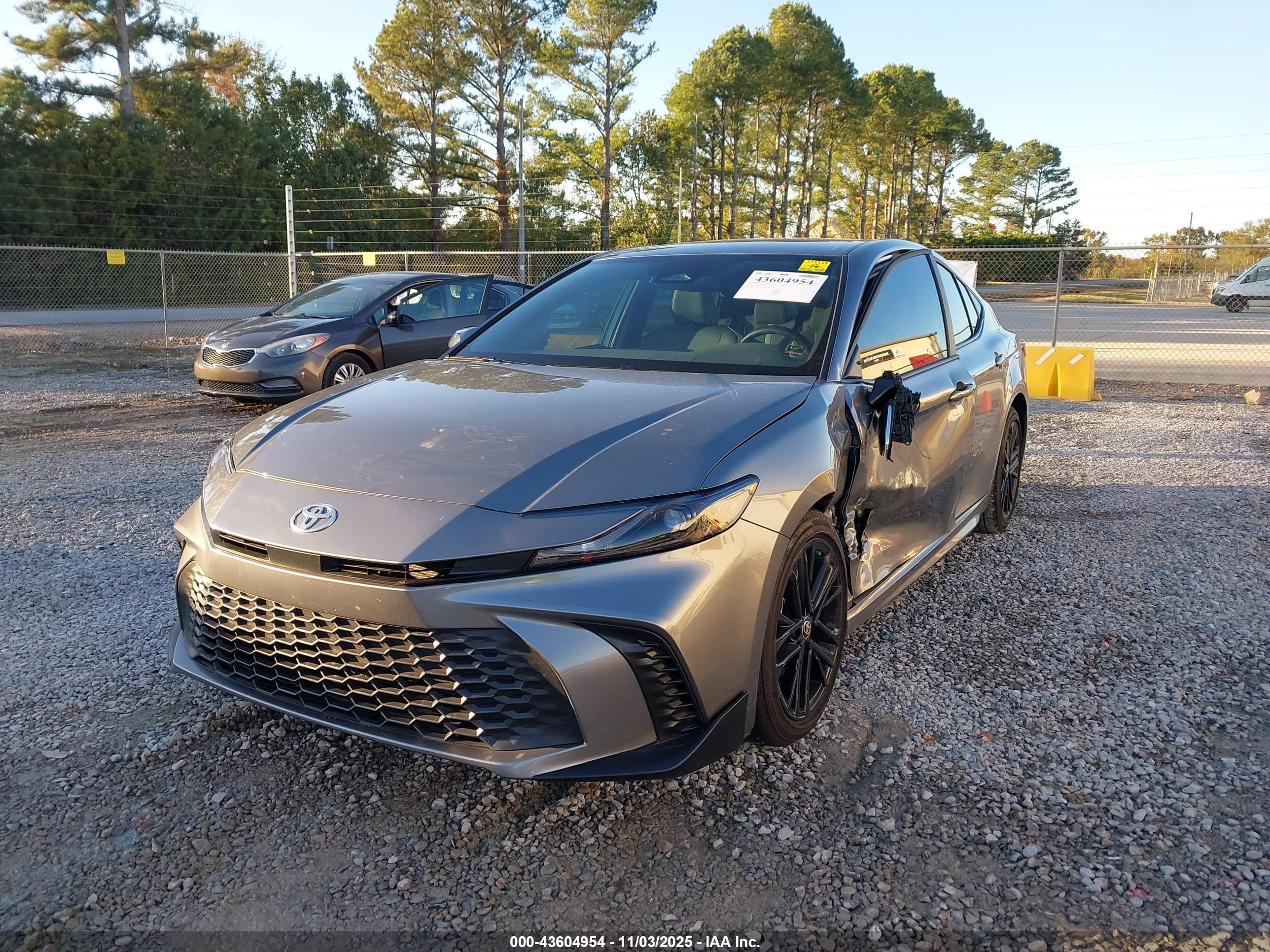 TOYOTA CAMRY image 6