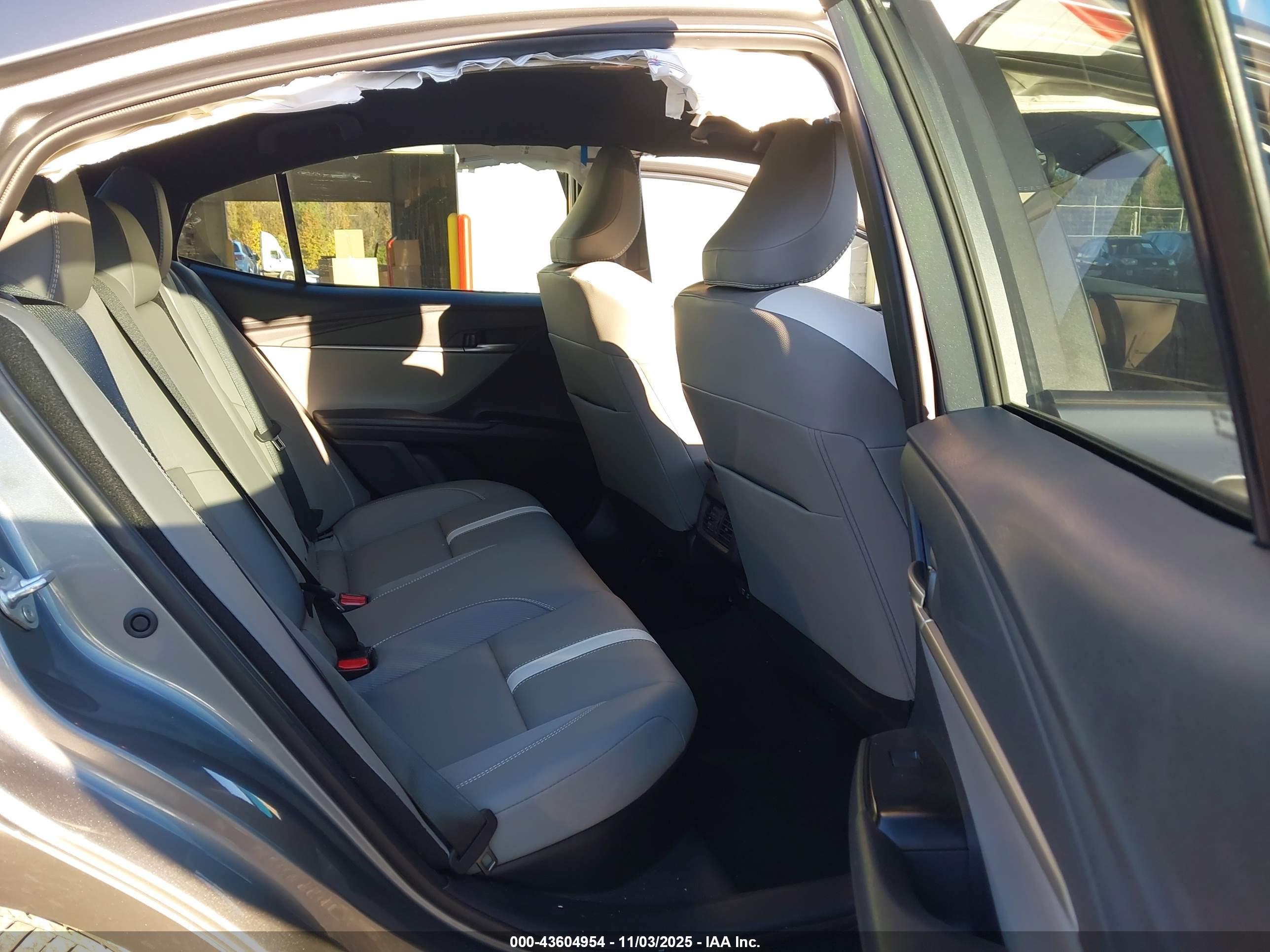 TOYOTA CAMRY image 8