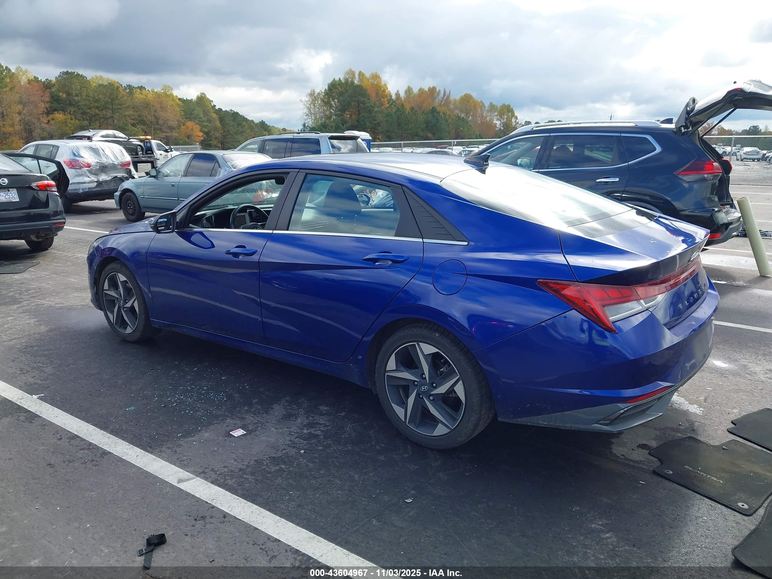 HYUNDAI ELANTRA image 3