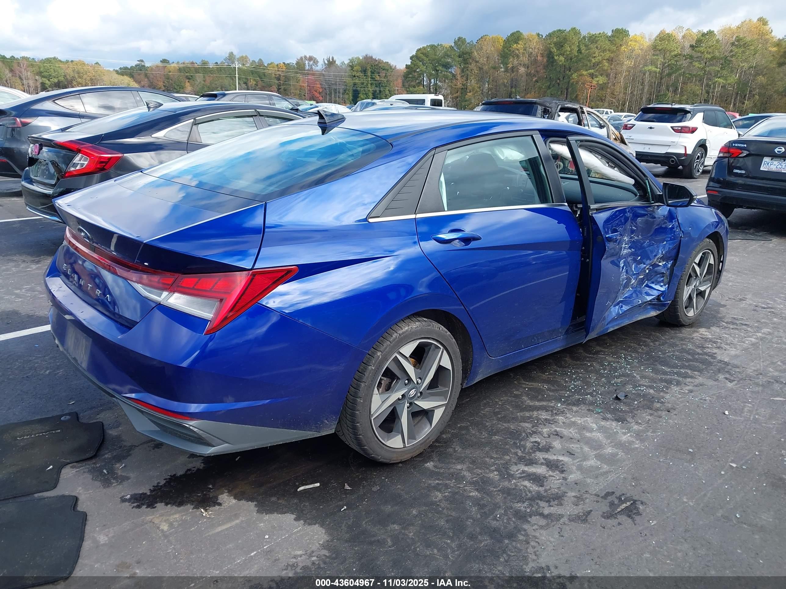 HYUNDAI ELANTRA image 4