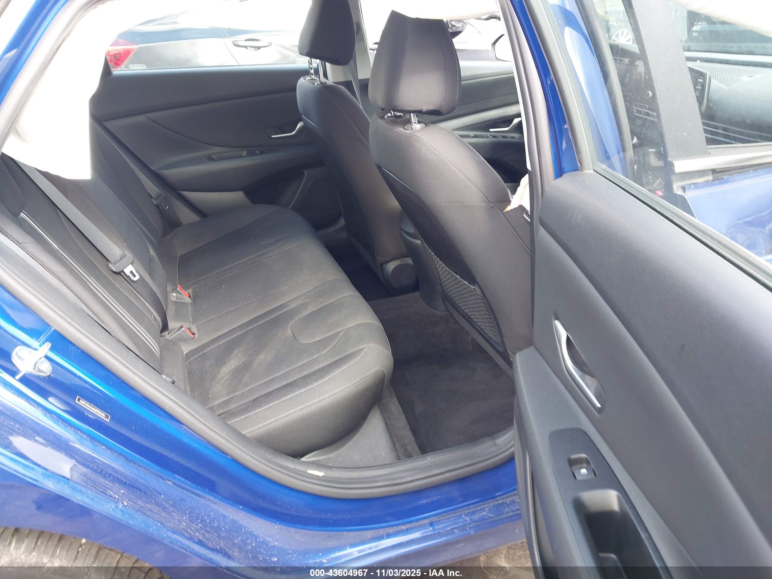 HYUNDAI ELANTRA image 8