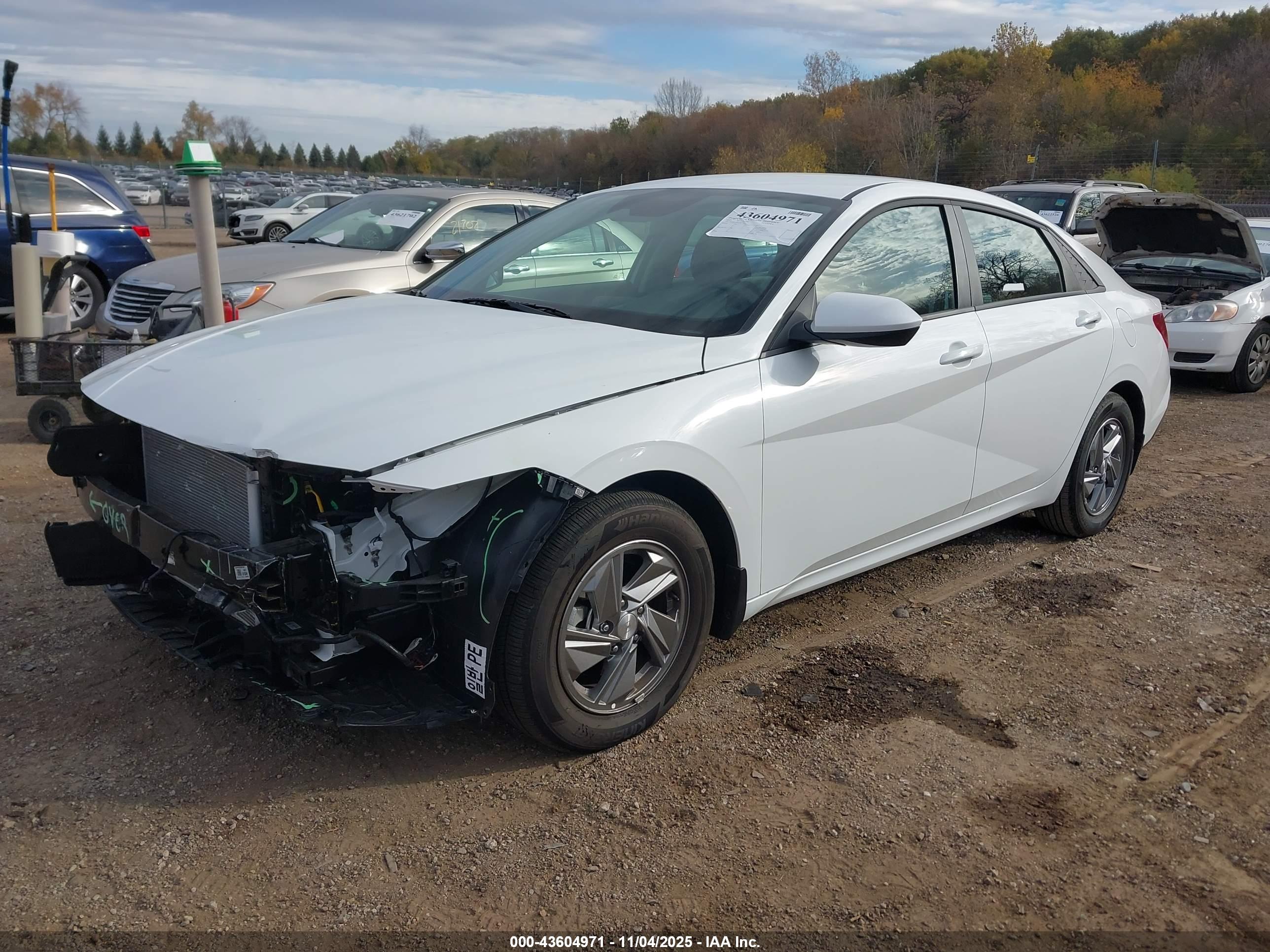 HYUNDAI ELANTRA image 2
