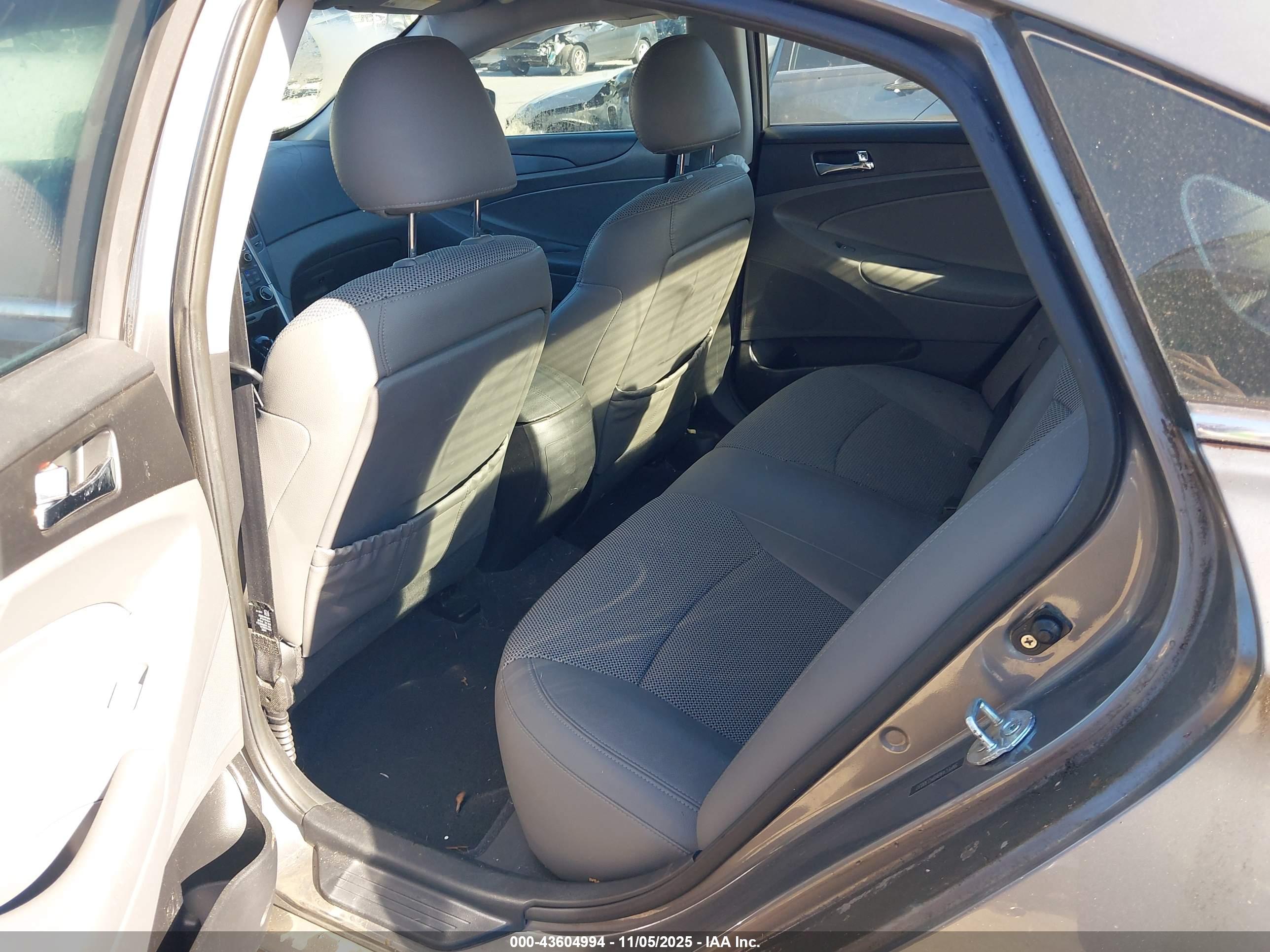 HYUNDAI SONATA image 8