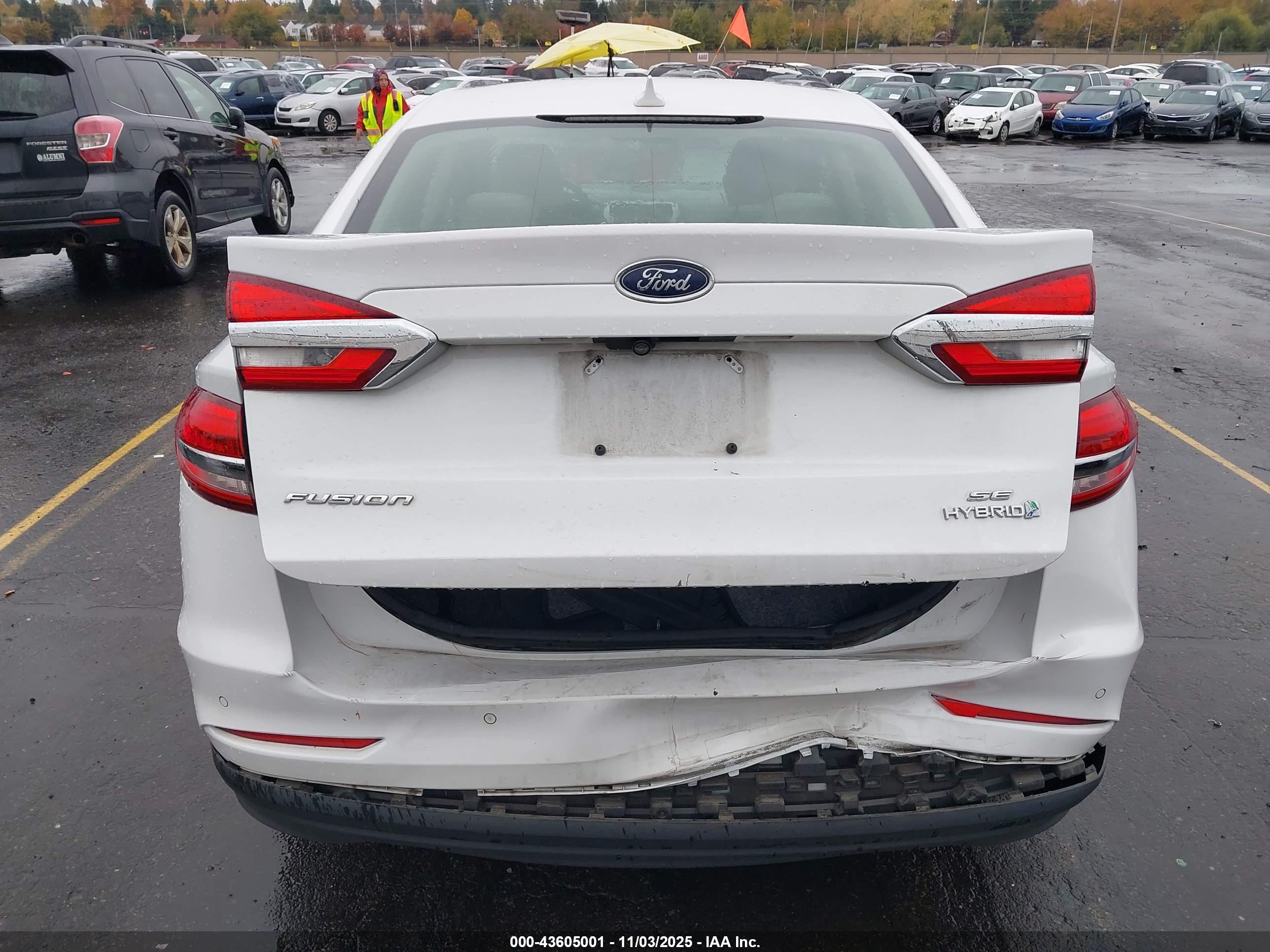 FORD FUSION image 6