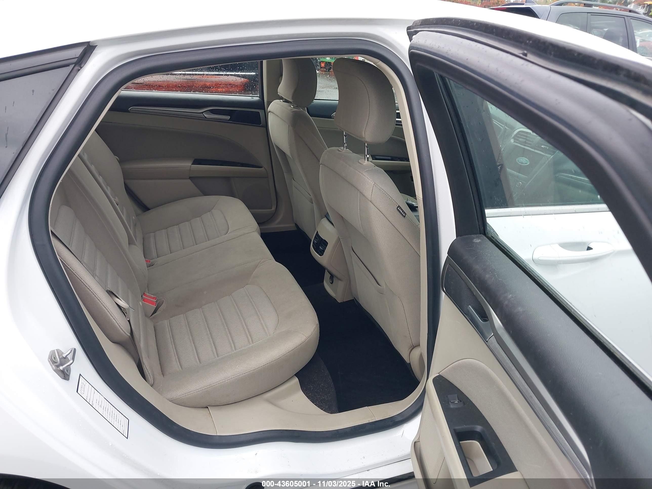 FORD FUSION image 8