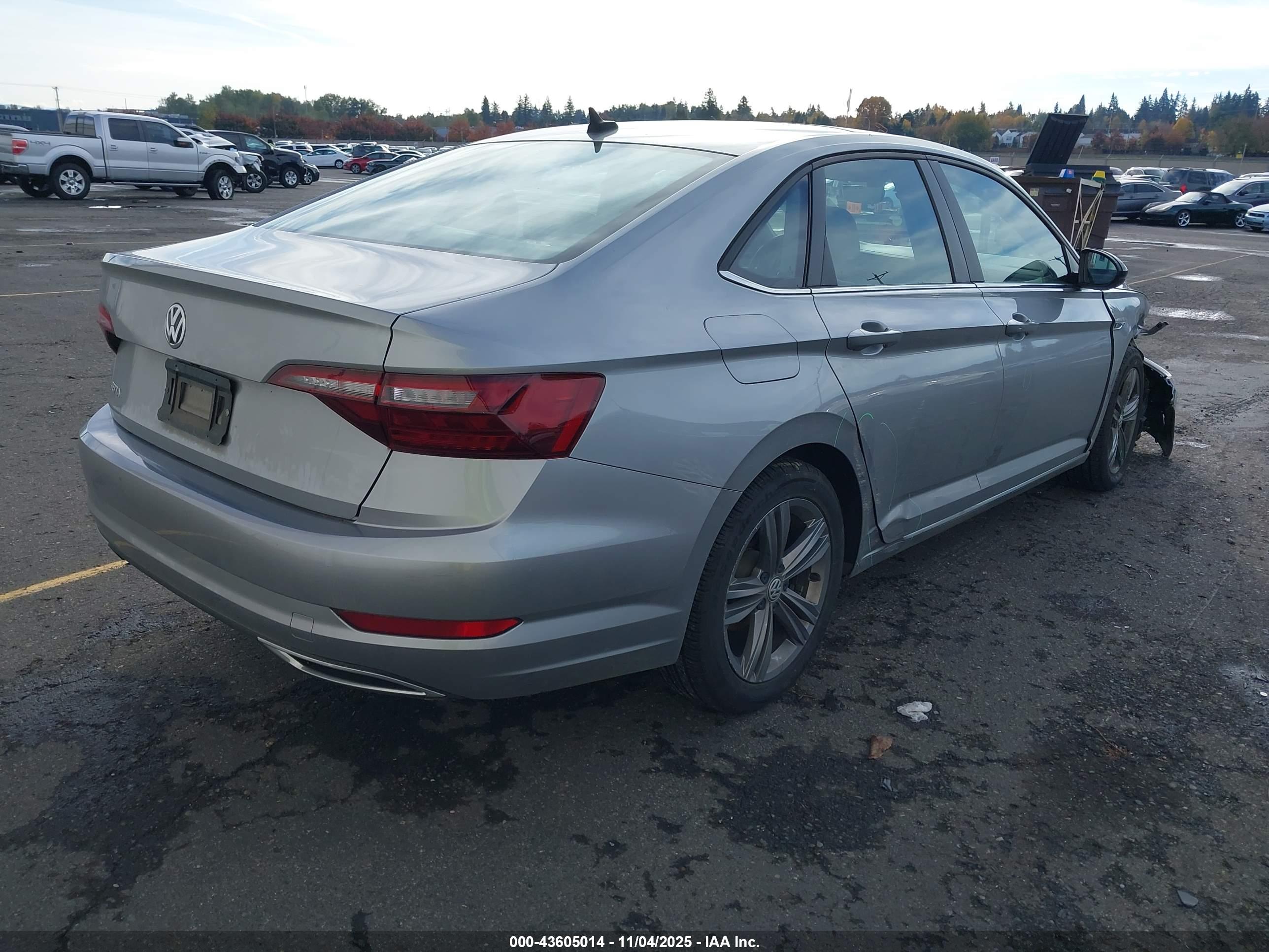 VOLKSWAGEN JETTA image 4