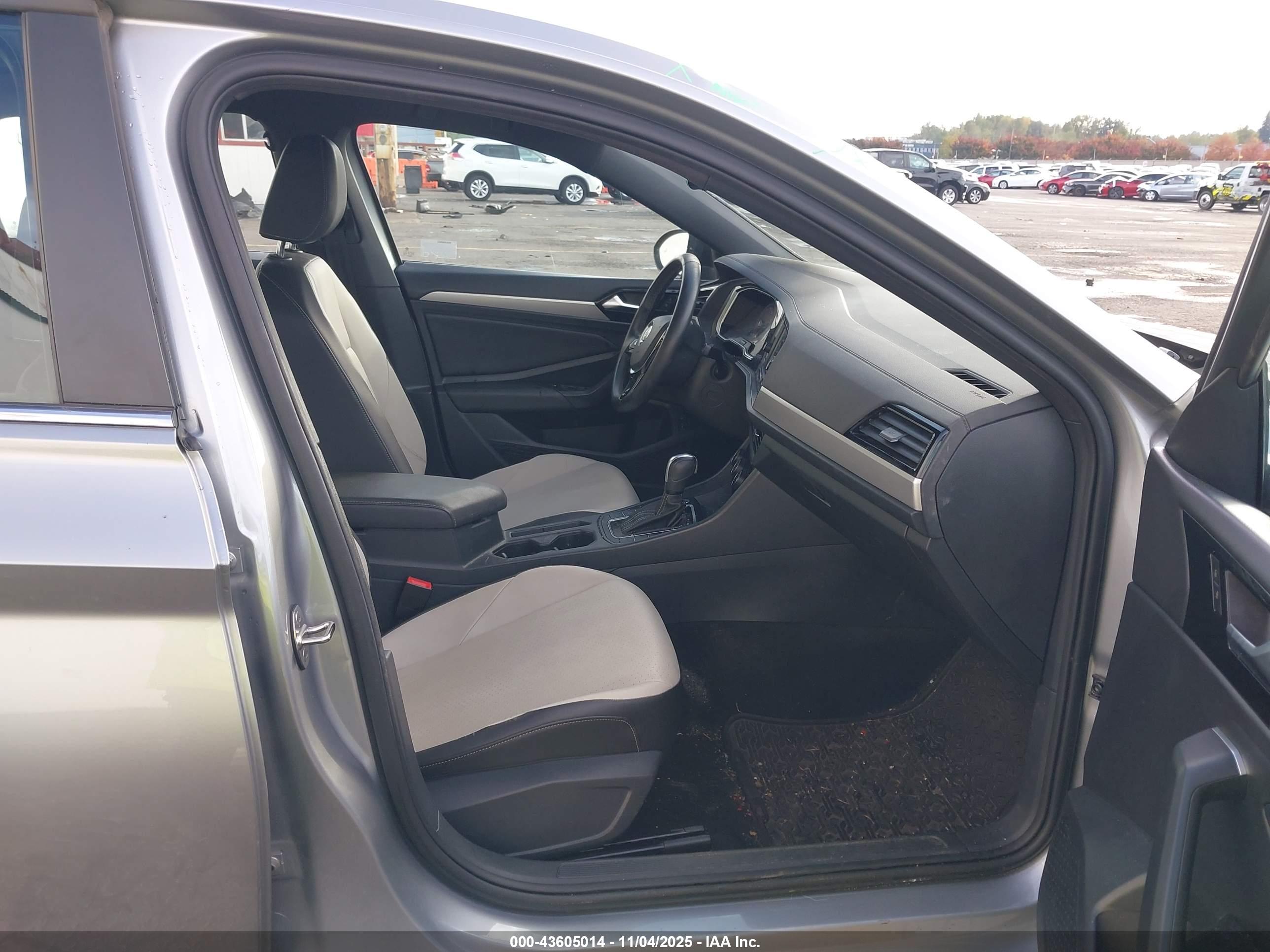 VOLKSWAGEN JETTA image 5