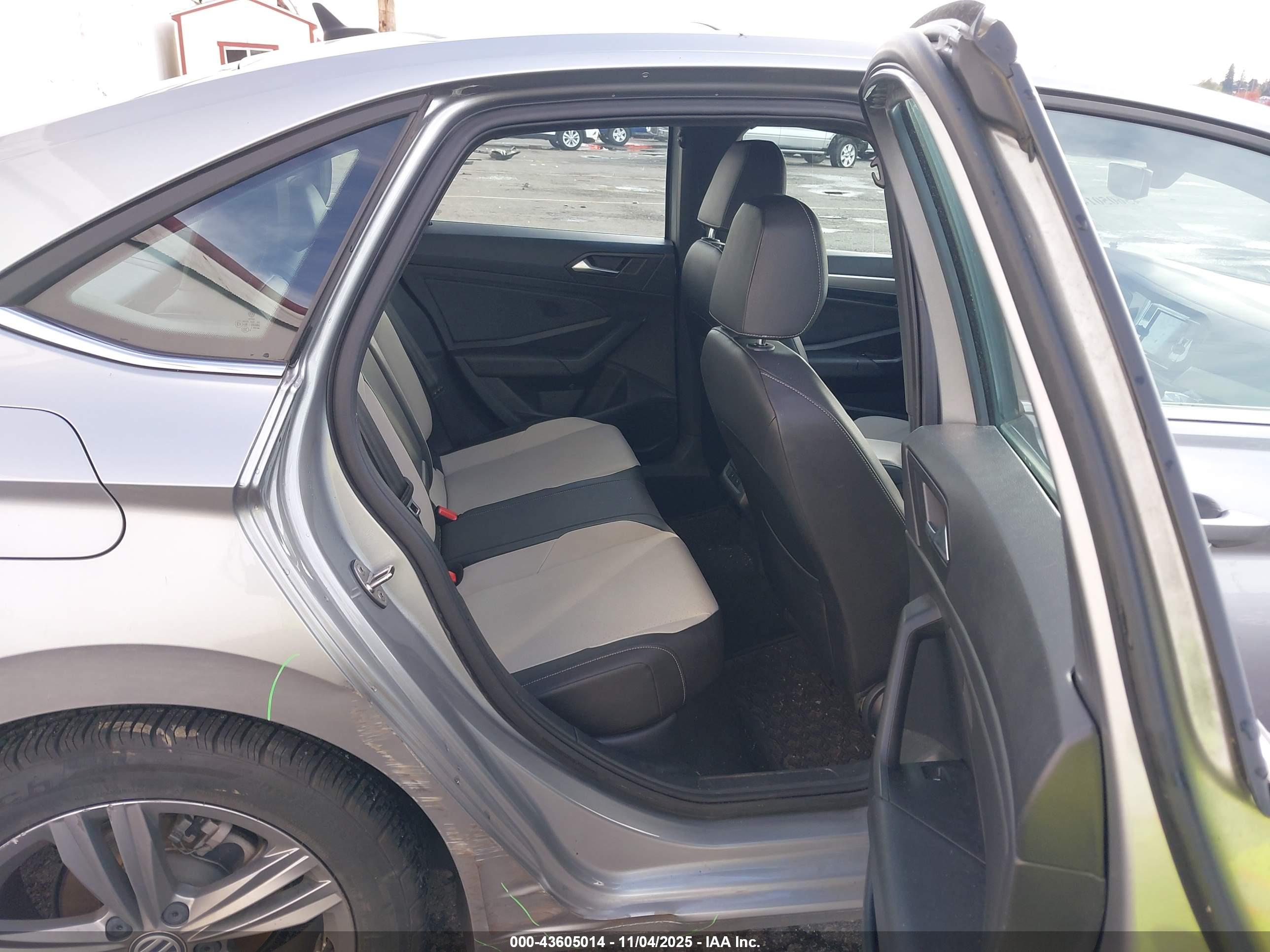 VOLKSWAGEN JETTA image 8