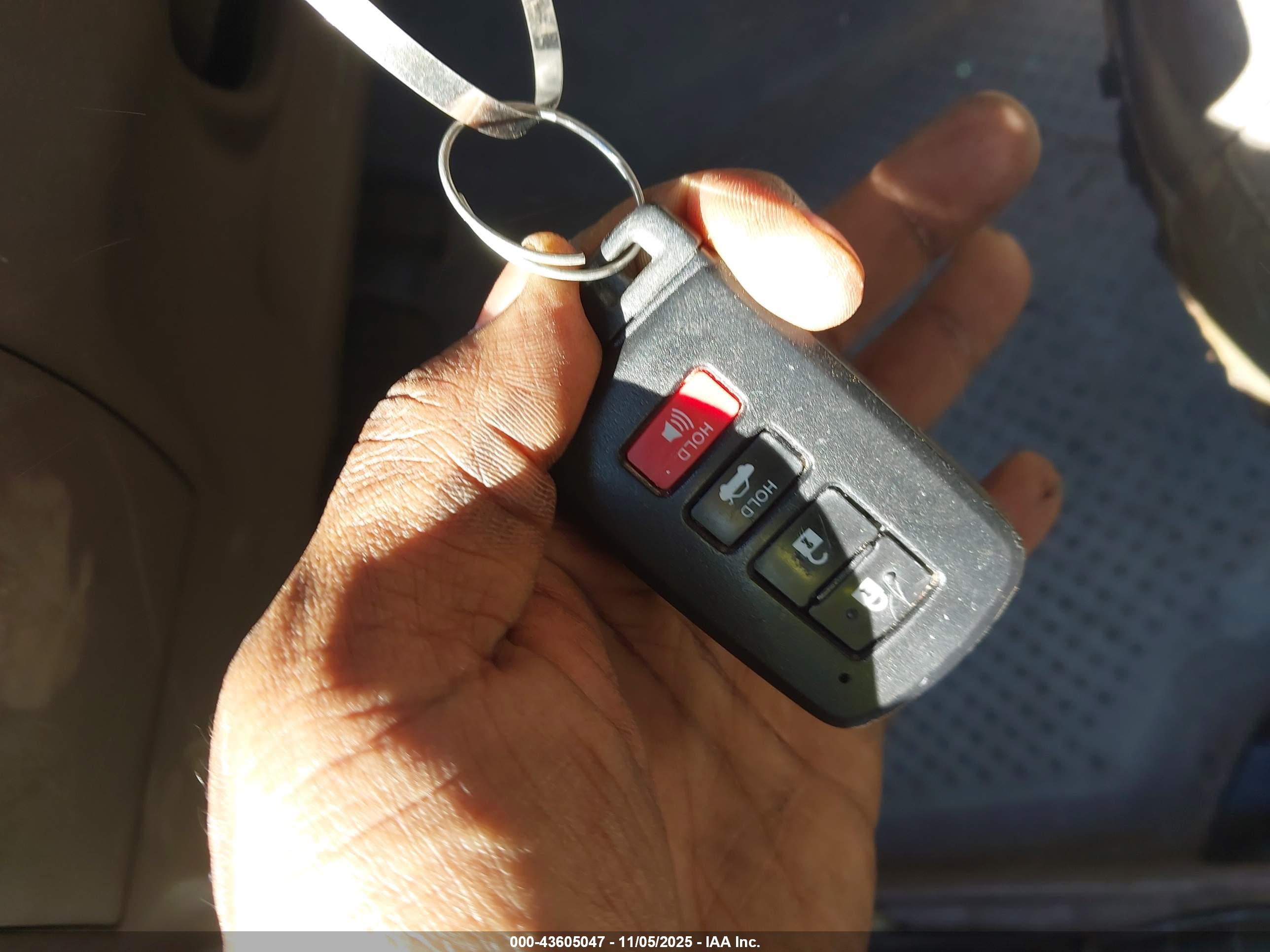 TOYOTA CAMRY image 11