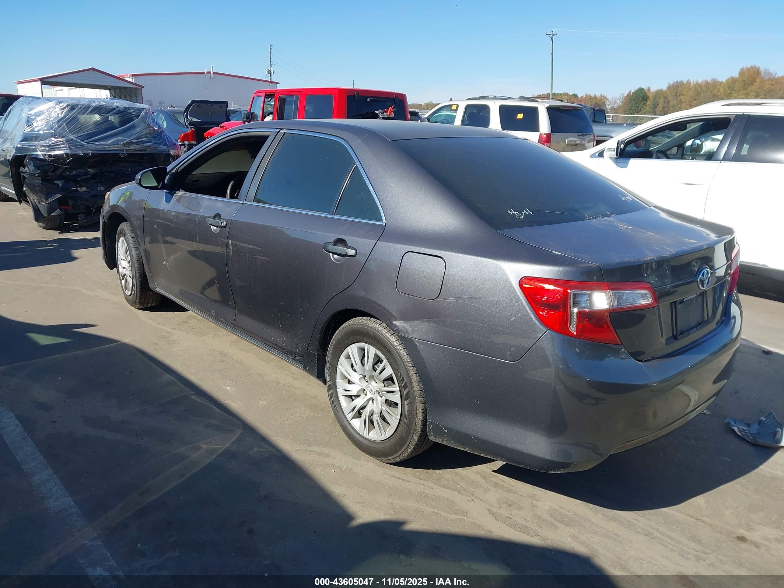 TOYOTA CAMRY image 3
