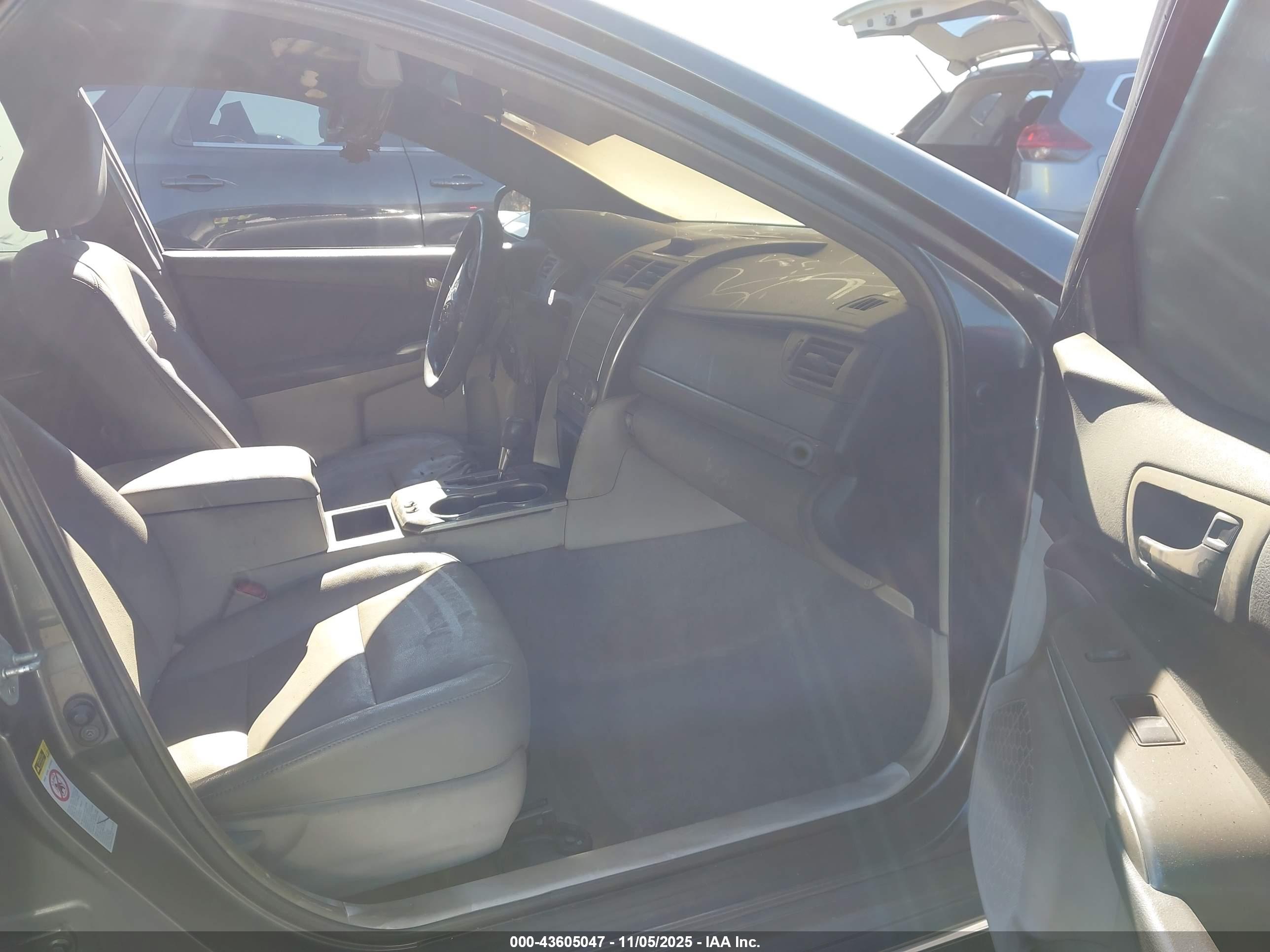 TOYOTA CAMRY image 5