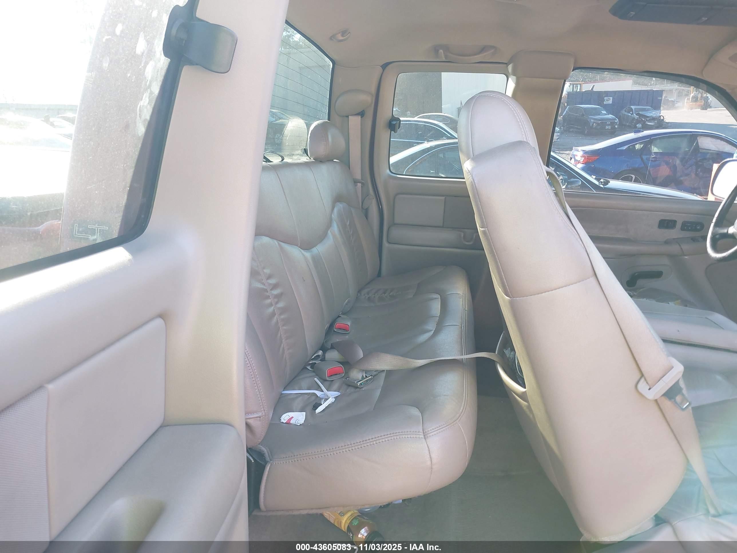 CHEVROLET SILVERADO image 8