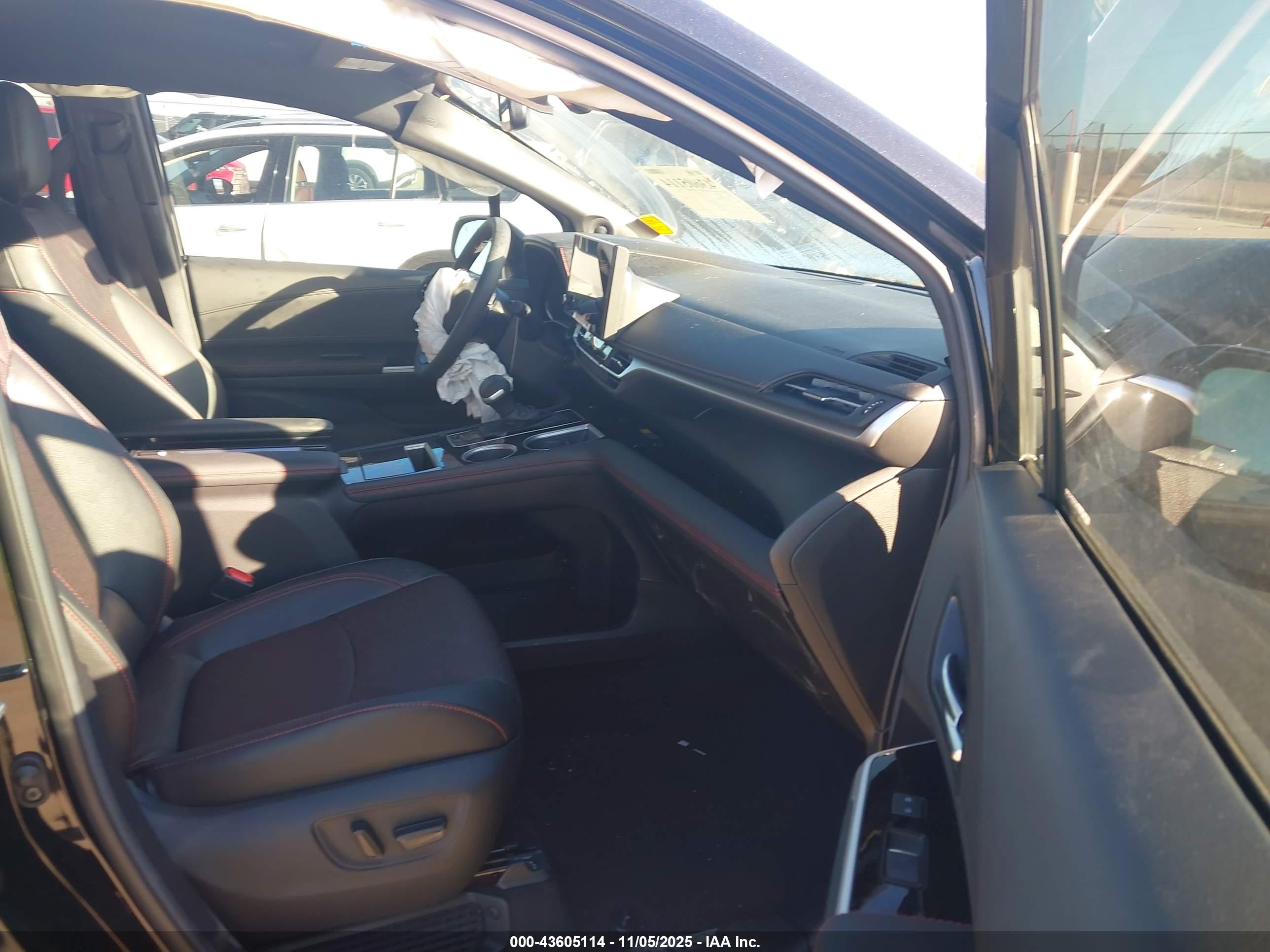 TOYOTA SIENNA image 5