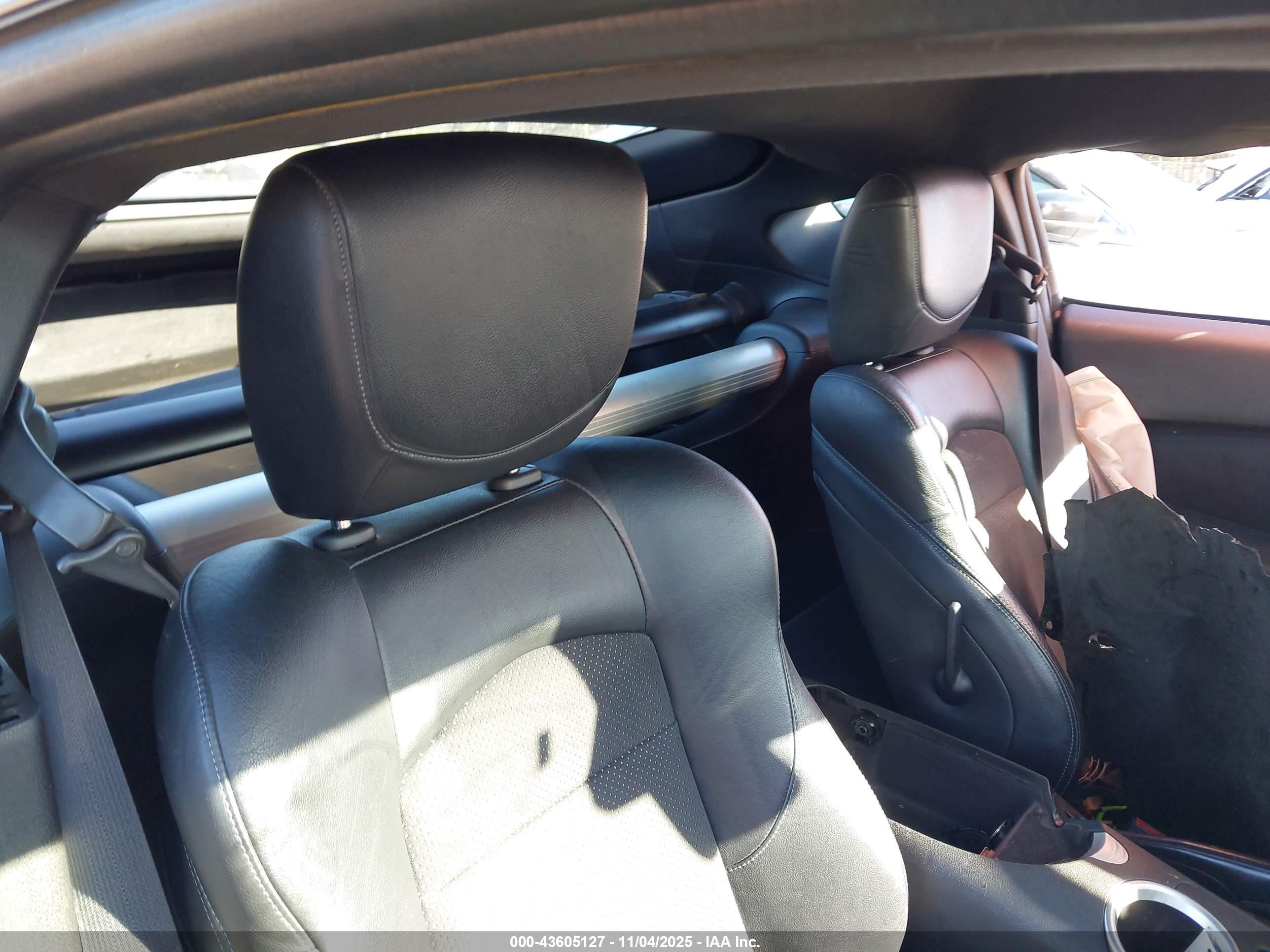 NISSAN 370Z image 8