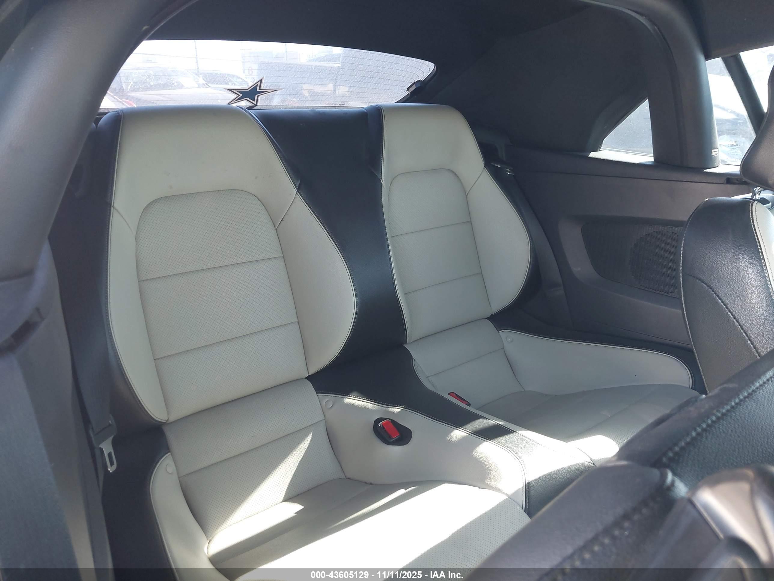 FORD MUSTANG image 8