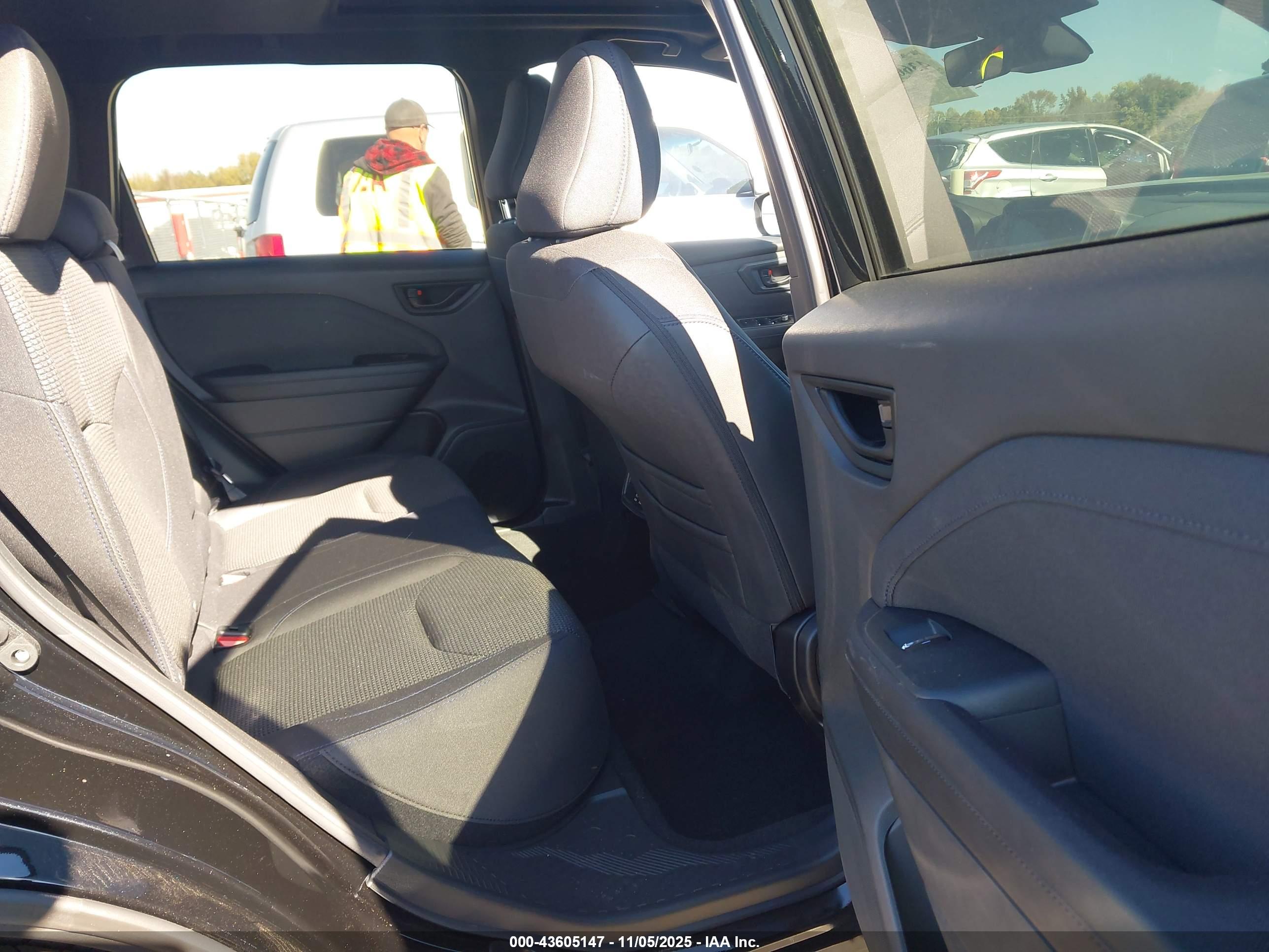 SUBARU FORESTER image 8